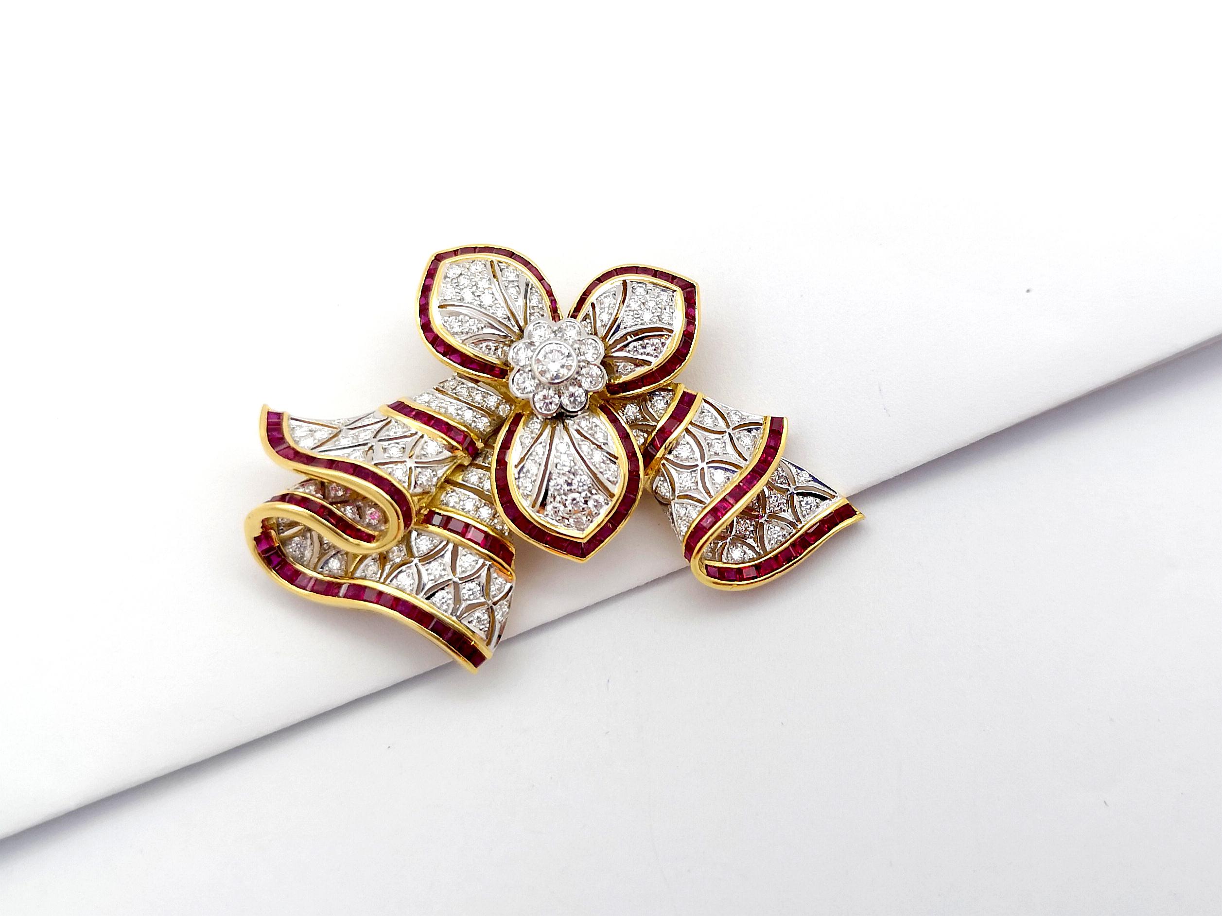 Ruby and Diamond Brooch/Pendant set in 18K Gold Settings For Sale 1