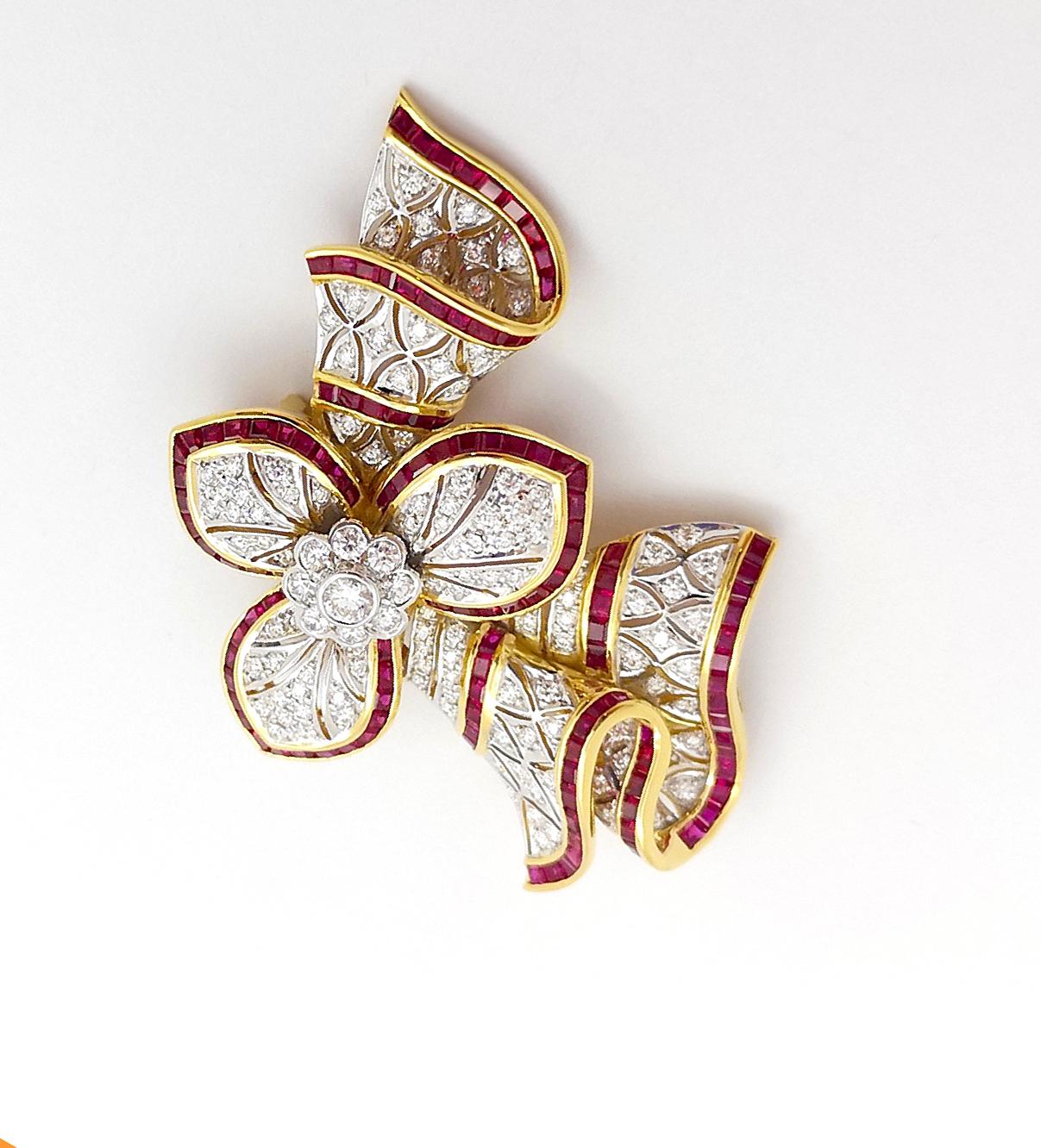 Ruby and Diamond Brooch/Pendant set in 18K Gold Settings For Sale 3