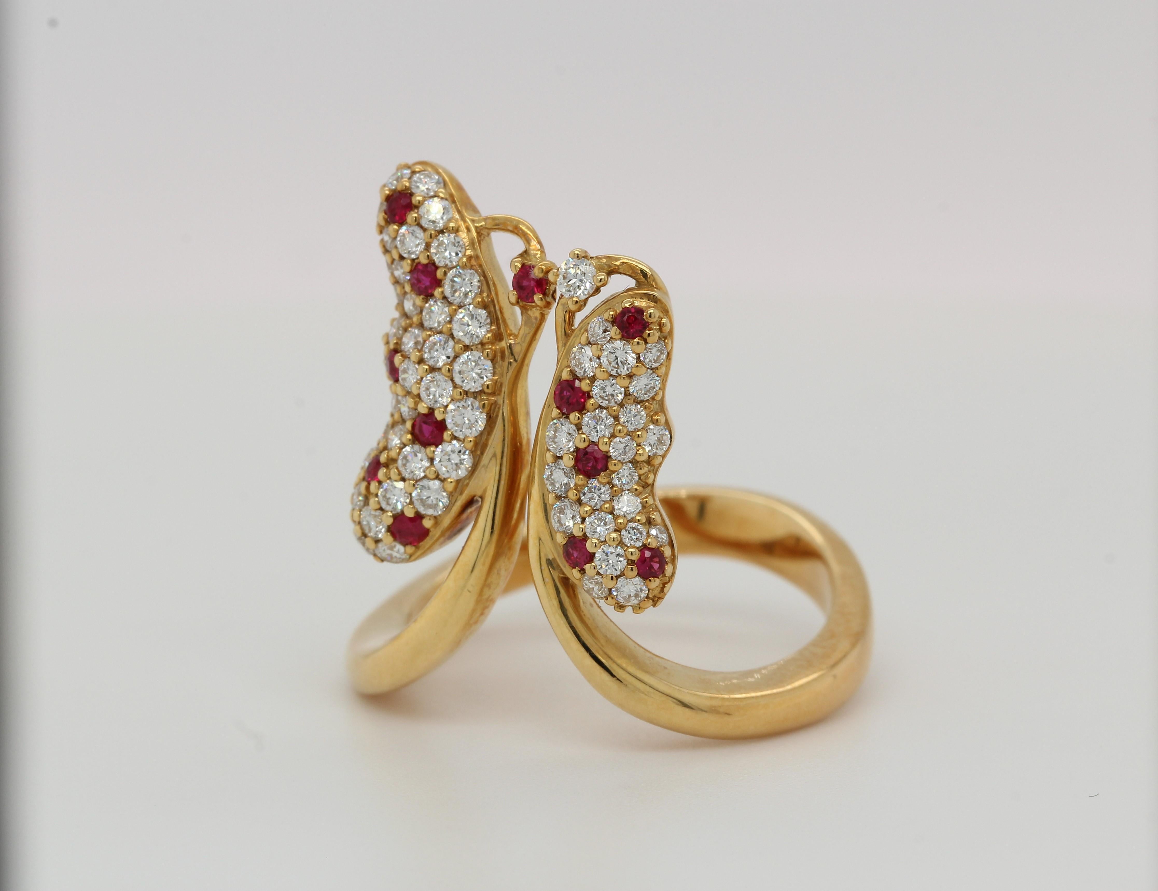 Bague papillon en or 18 carats, rubis et diamants Neuf - En vente à Bangkok, 10