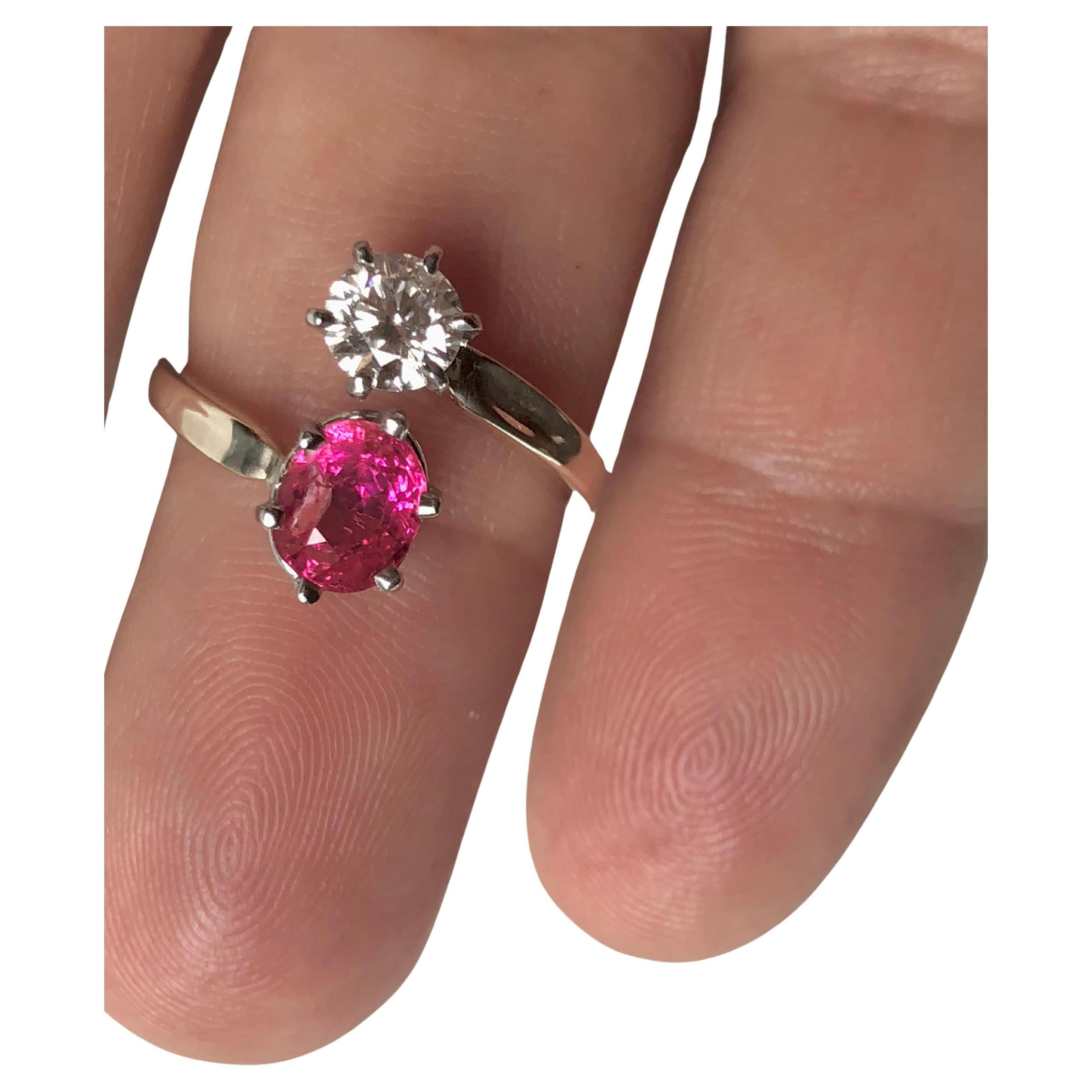 Bague de fiançailles bypass en rubis et diamants en vente 7