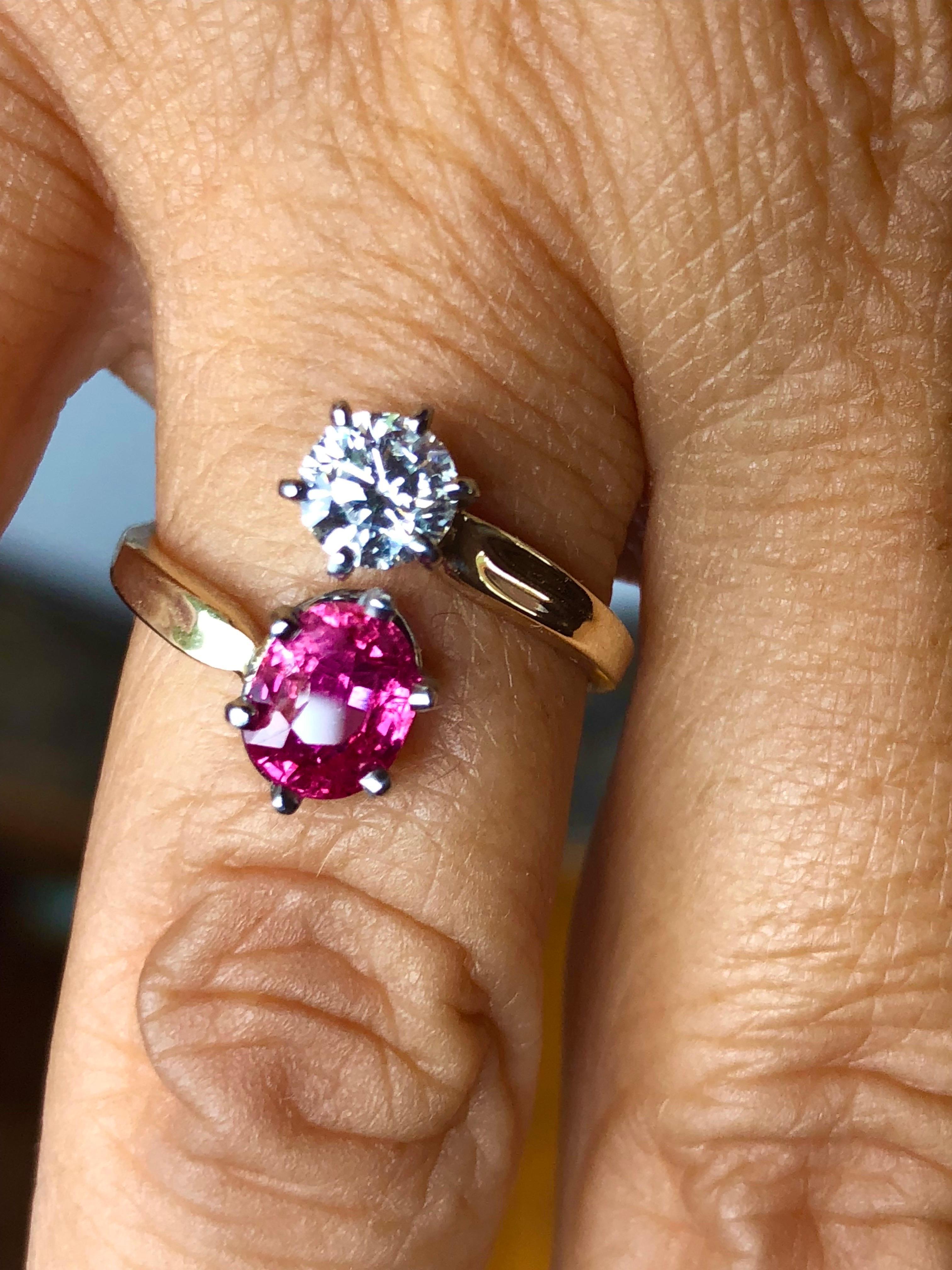 Bague de fiançailles bypass en rubis et diamants en vente 8