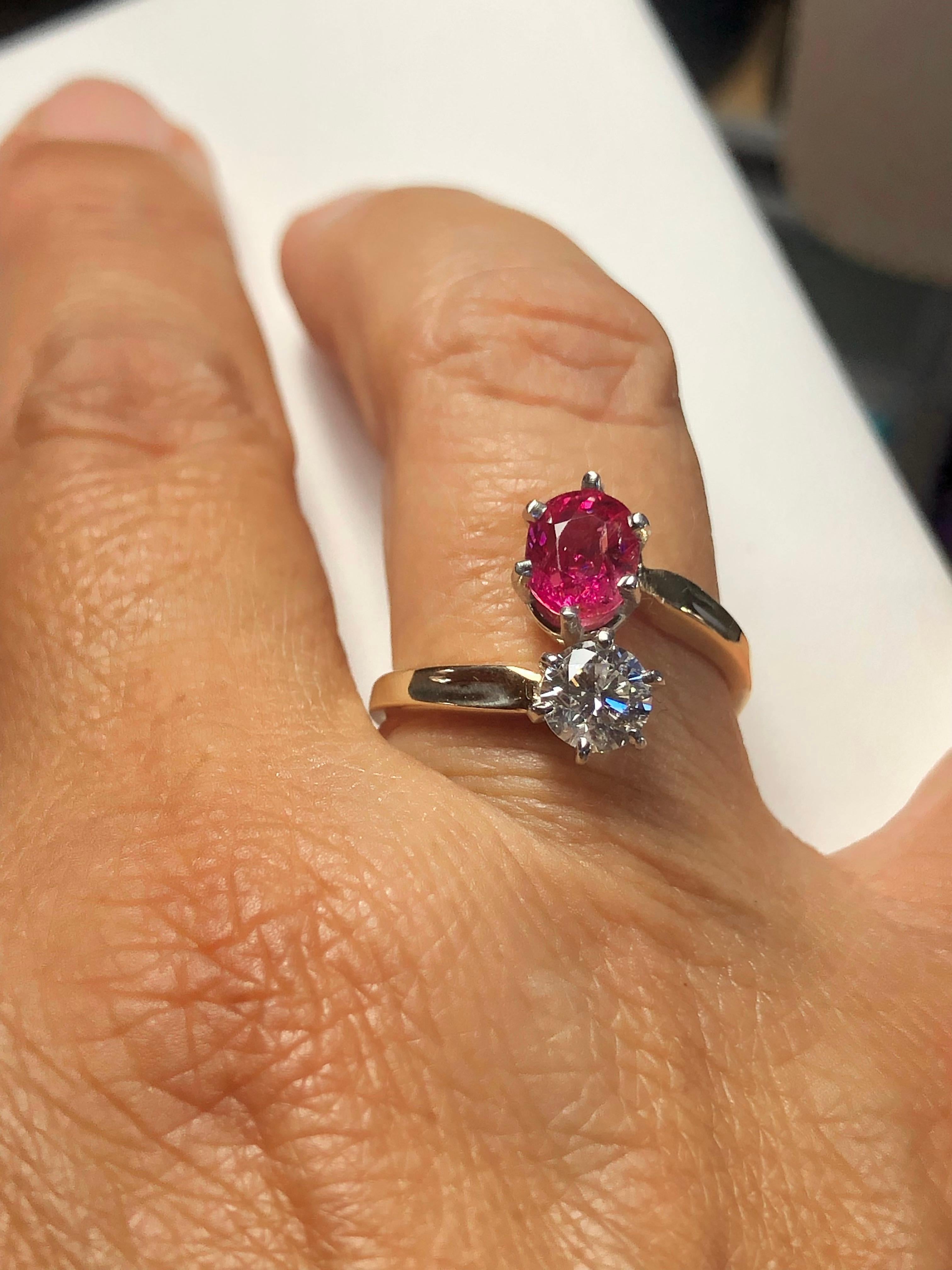 Bague de fiançailles bypass en rubis et diamants en vente 9