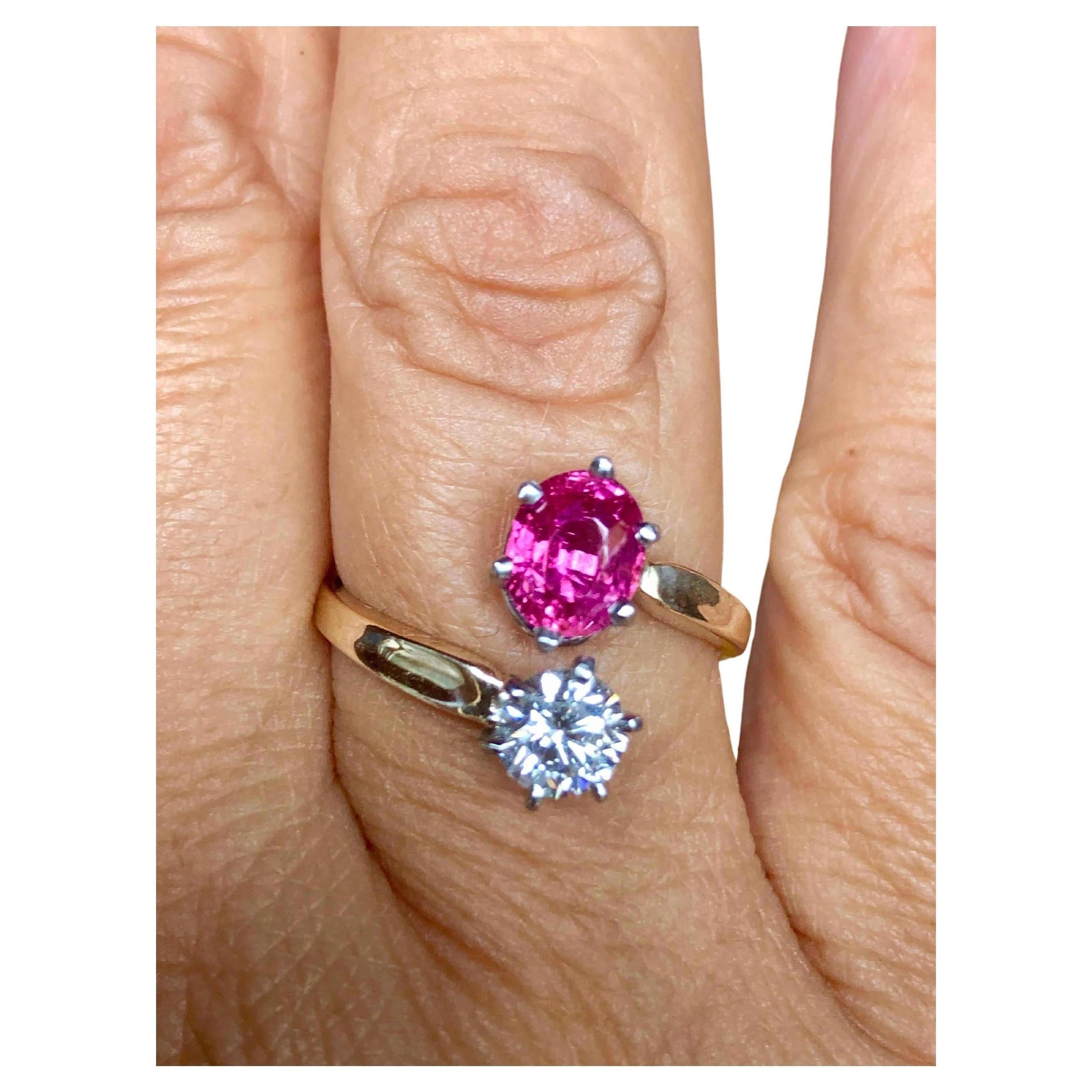 Art déco Bague de fiançailles bypass en rubis et diamants en vente