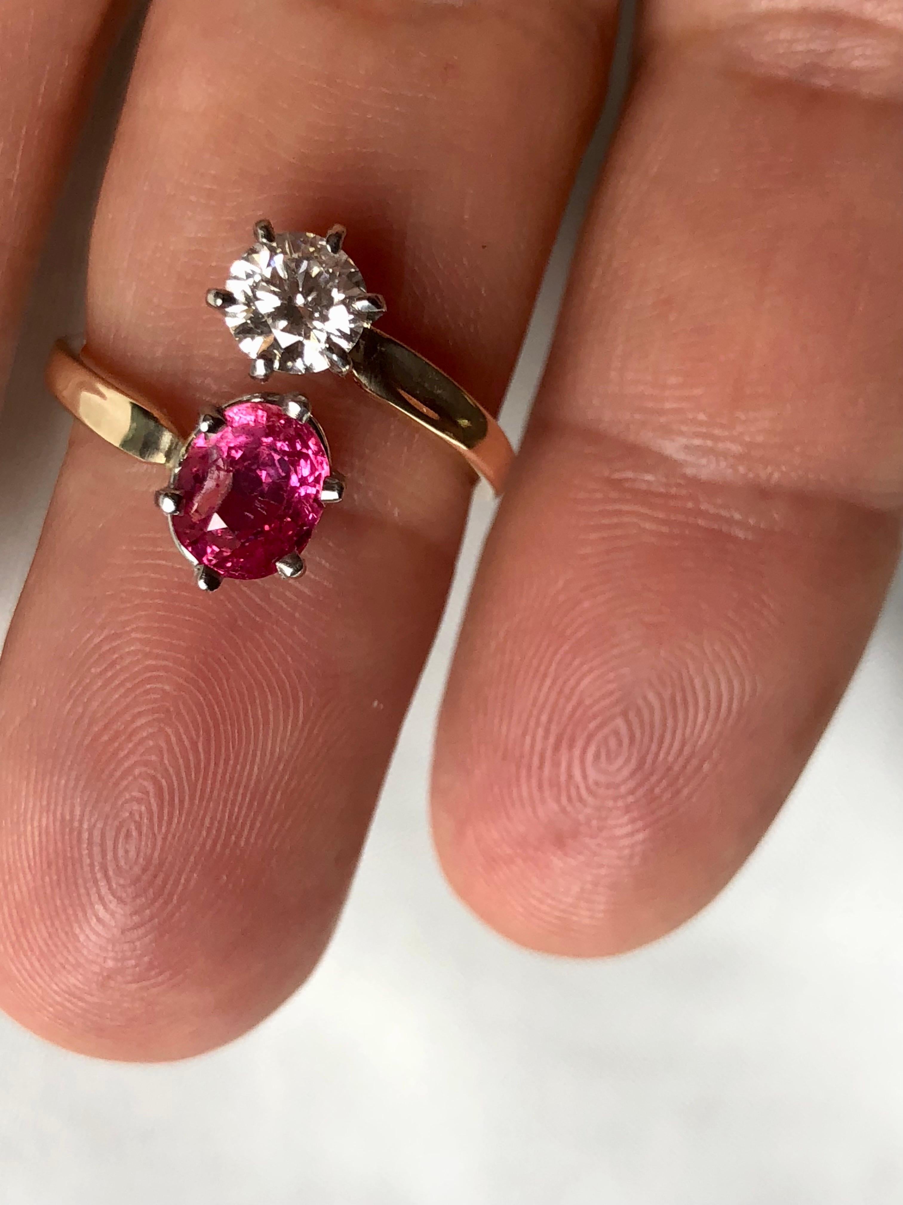 Bague de fiançailles bypass en rubis et diamants en vente 4