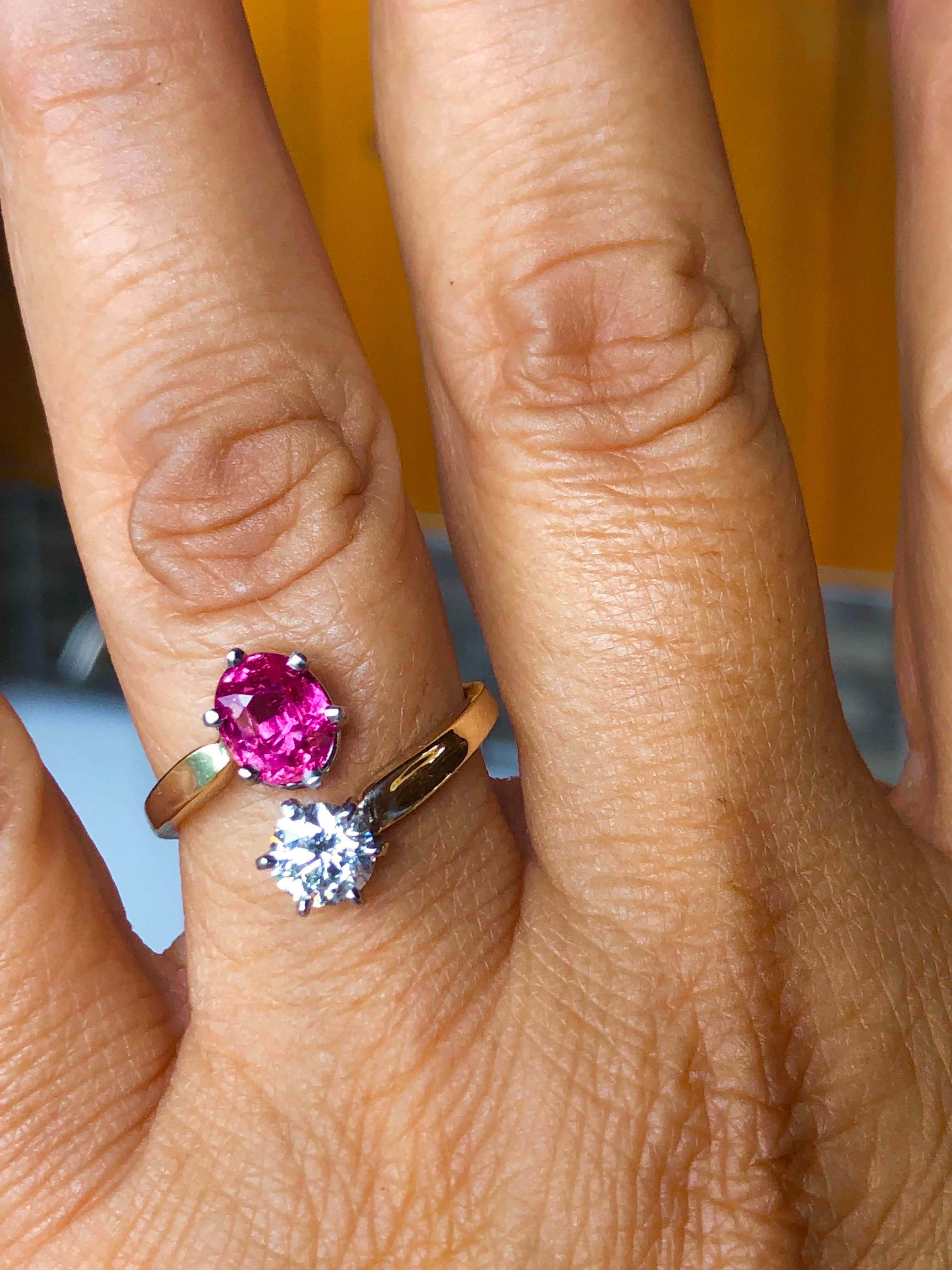 Bague de fiançailles bypass en rubis et diamants en vente 6