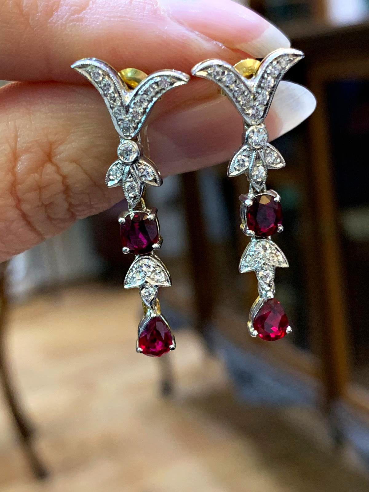Set aus Halskette und Ohrring aus Rubin und Diamant-Kaskaden im Zustand „Hervorragend“ im Angebot in London, GB
