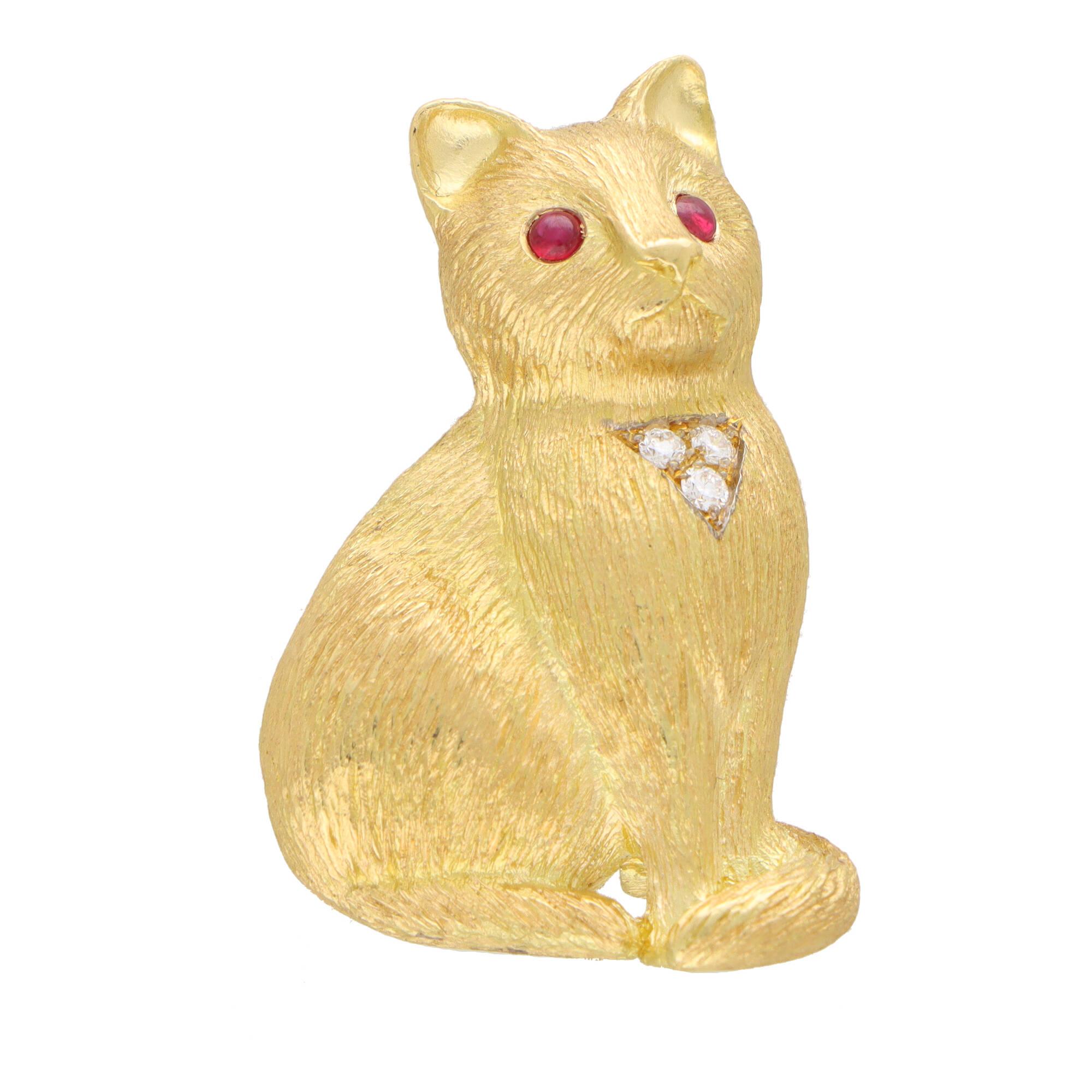 Ruby and Diamond Cat Pin Brooch Set in 18k Yellow Gold In New Condition In London, GB