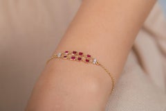Bracelet de chaîne en or jaune 18 carats avec rubis et diamants