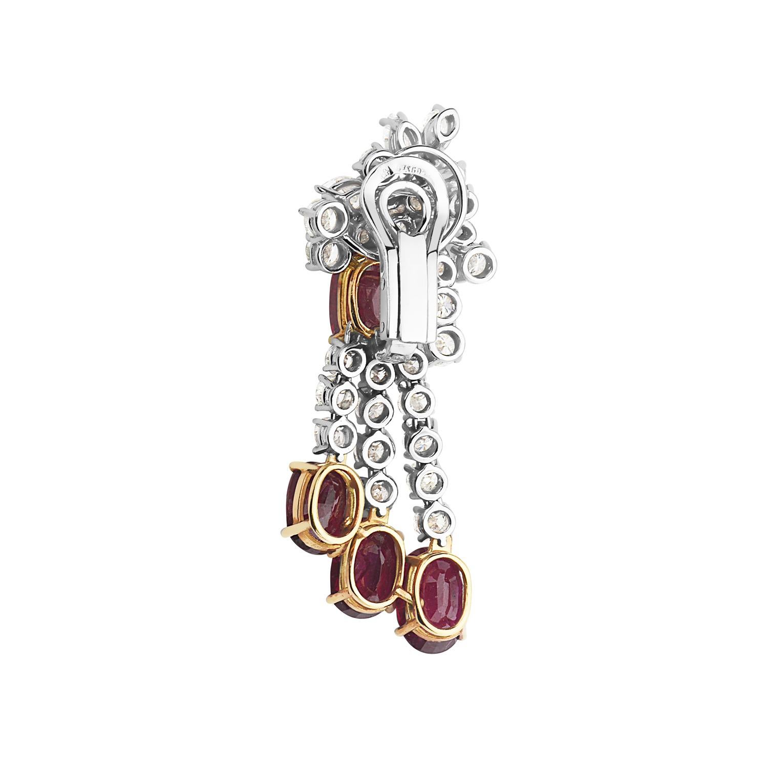 Boucles d'oreilles lustre en or 18 carats, rubis et diamants Neuf - En vente à New York, NY