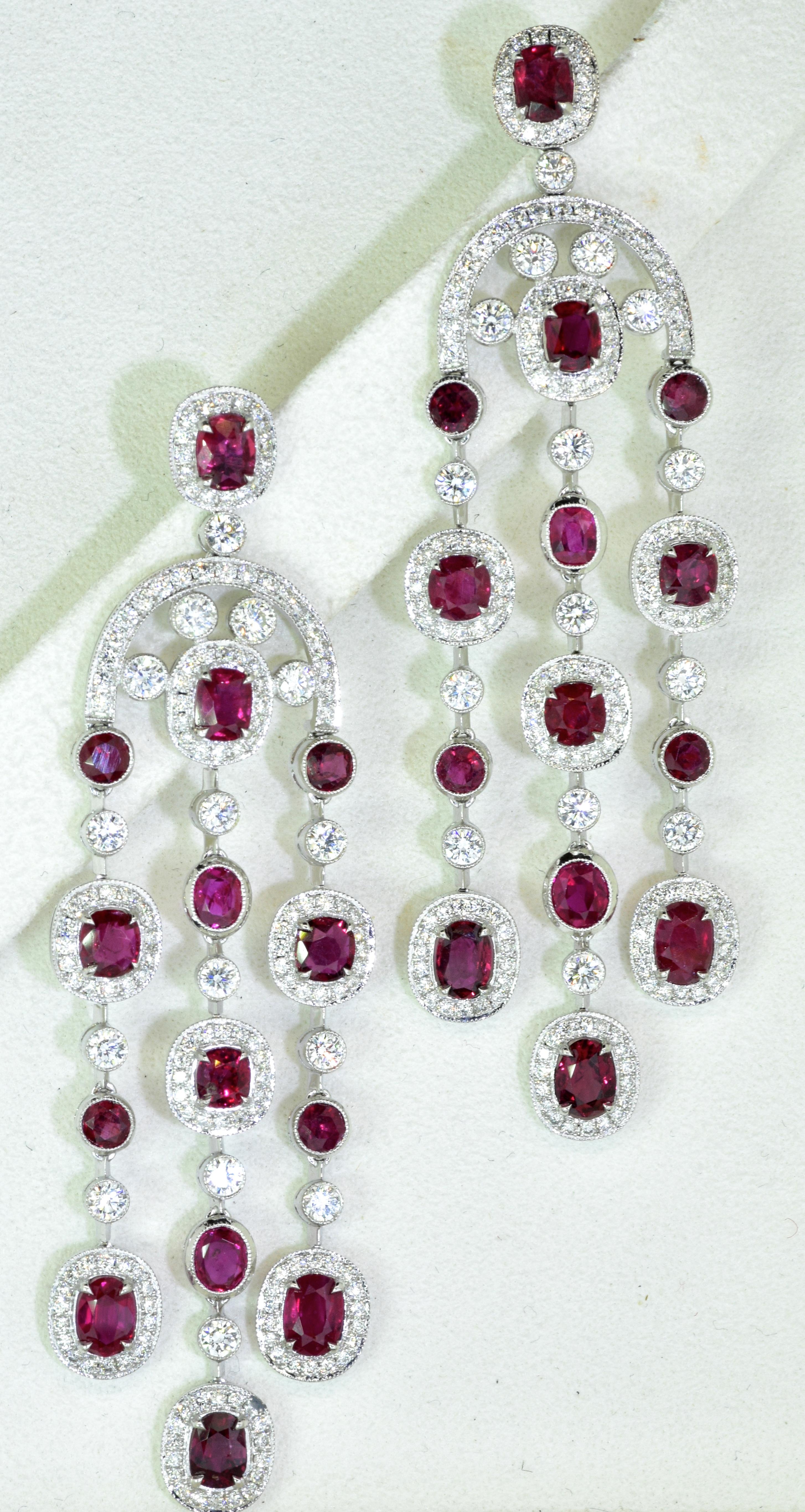 Rubin- und Diamant-Kronleuchter-Ohrringe von Pierre/Famille (Zeitgenössisch)