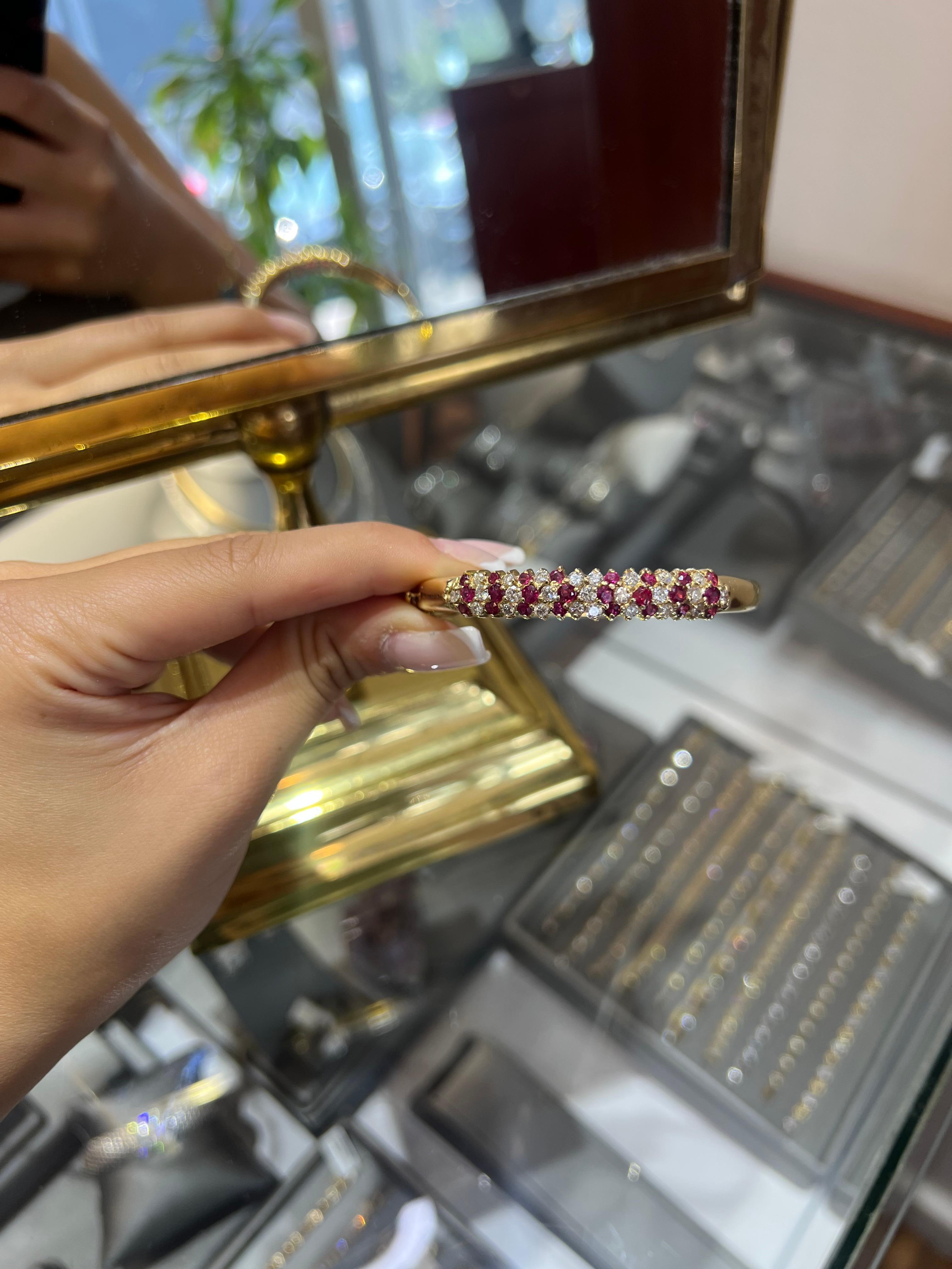 Ruby and Diamond Chevron Yellow Gold Solid Bangle bracelet For Sale 1