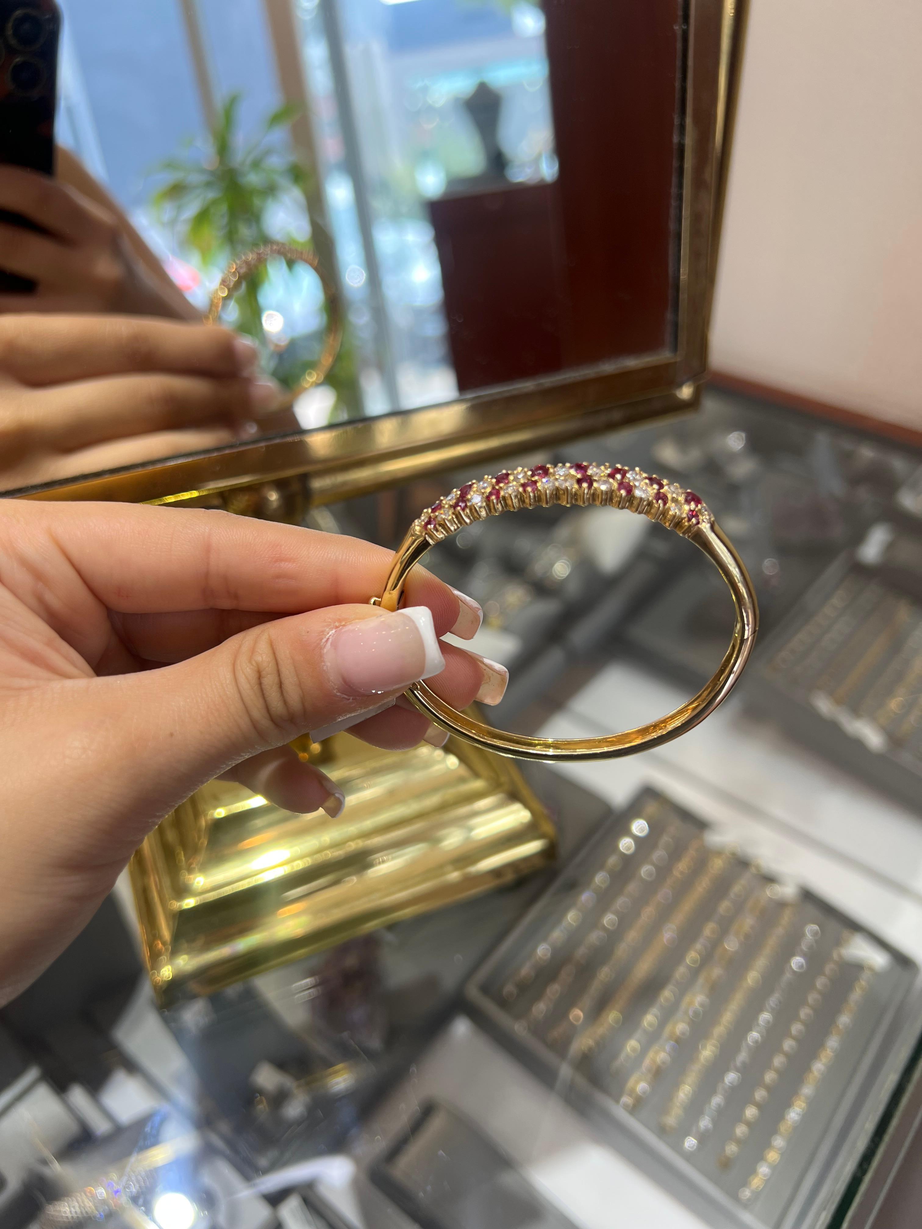 Ruby and Diamond Chevron Yellow Gold Solid Bangle bracelet For Sale 2