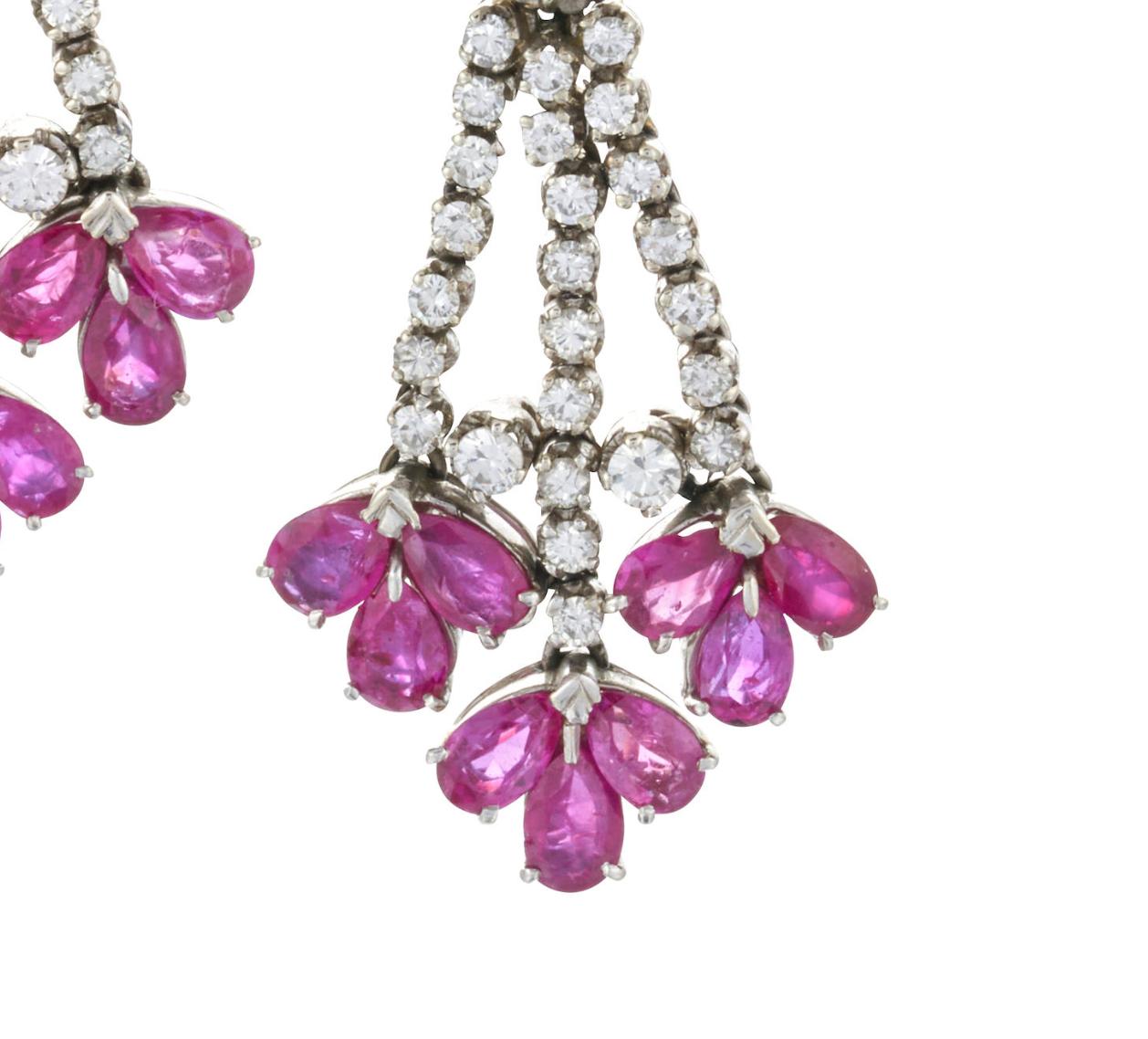 Ruby and Diamond Clip-on Earrings In Excellent Condition For Sale In New York, NY