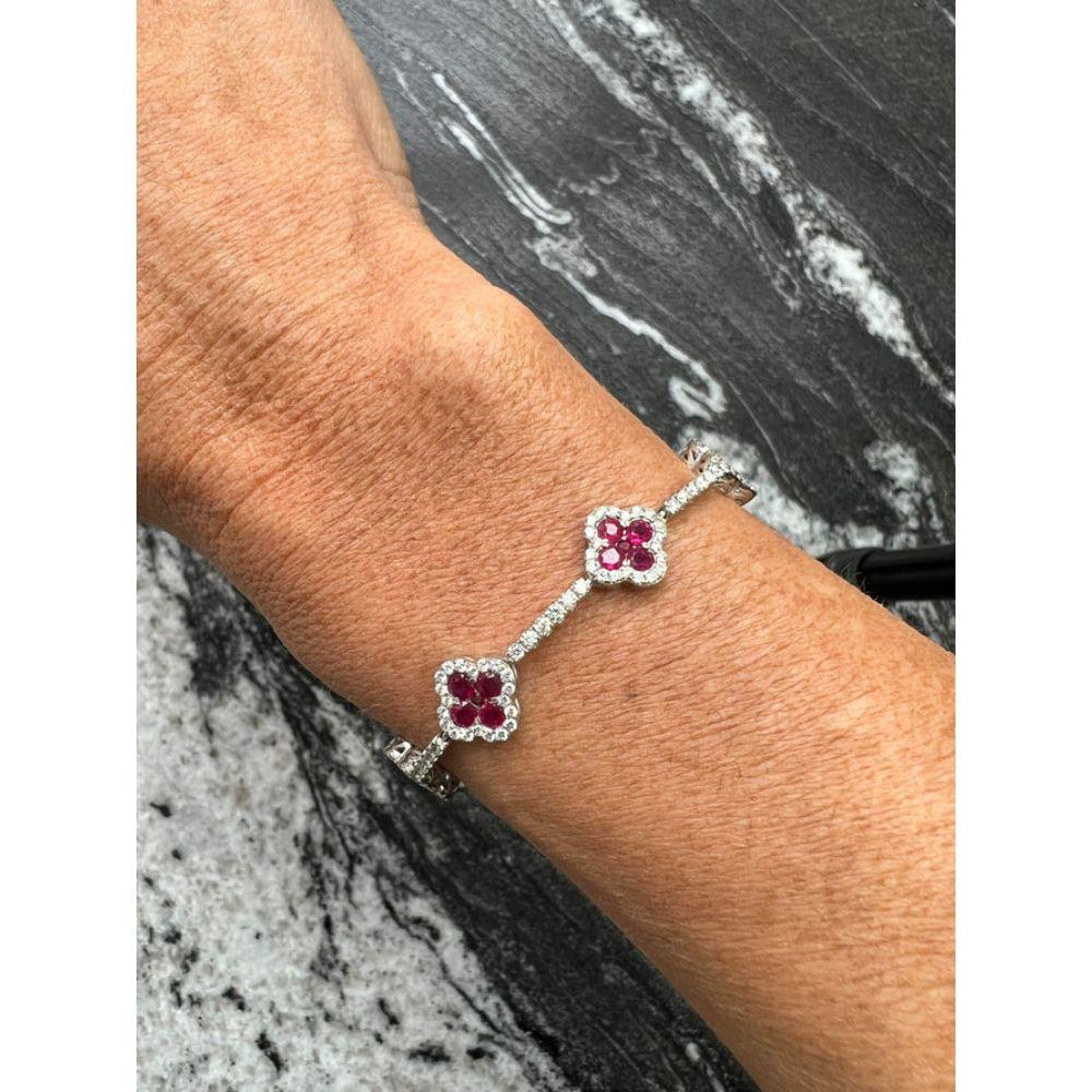 Clover-Armband mit Rubin und Diamanten aus 14 Karat Gold. Damen im Angebot