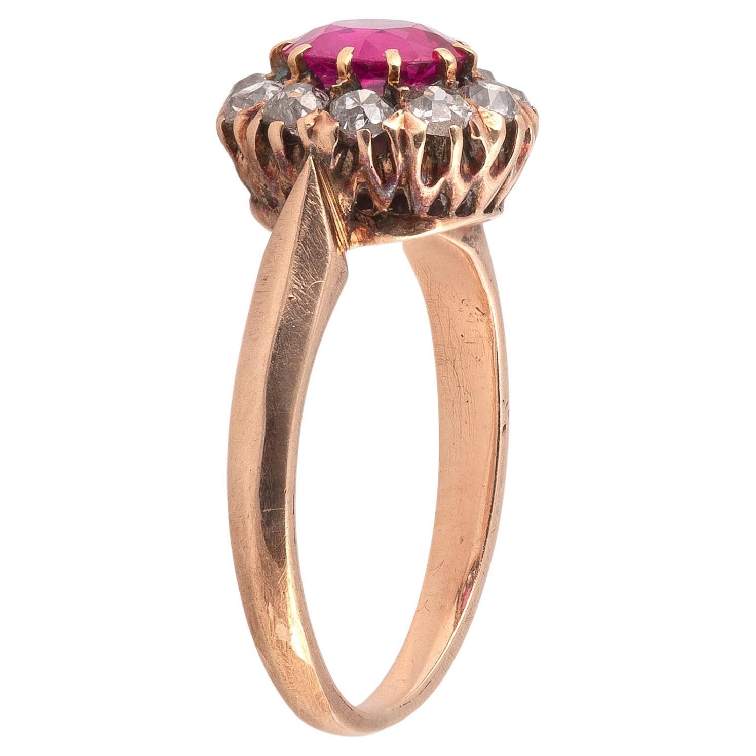 Early 20th century ruby diamond cluster ring circa 1910 set in 18ct gold and platinum. The central ruby is approximately 90 points with 1 carat of surrounding diamonds.
Size: 6
Weight: 2,25gr.