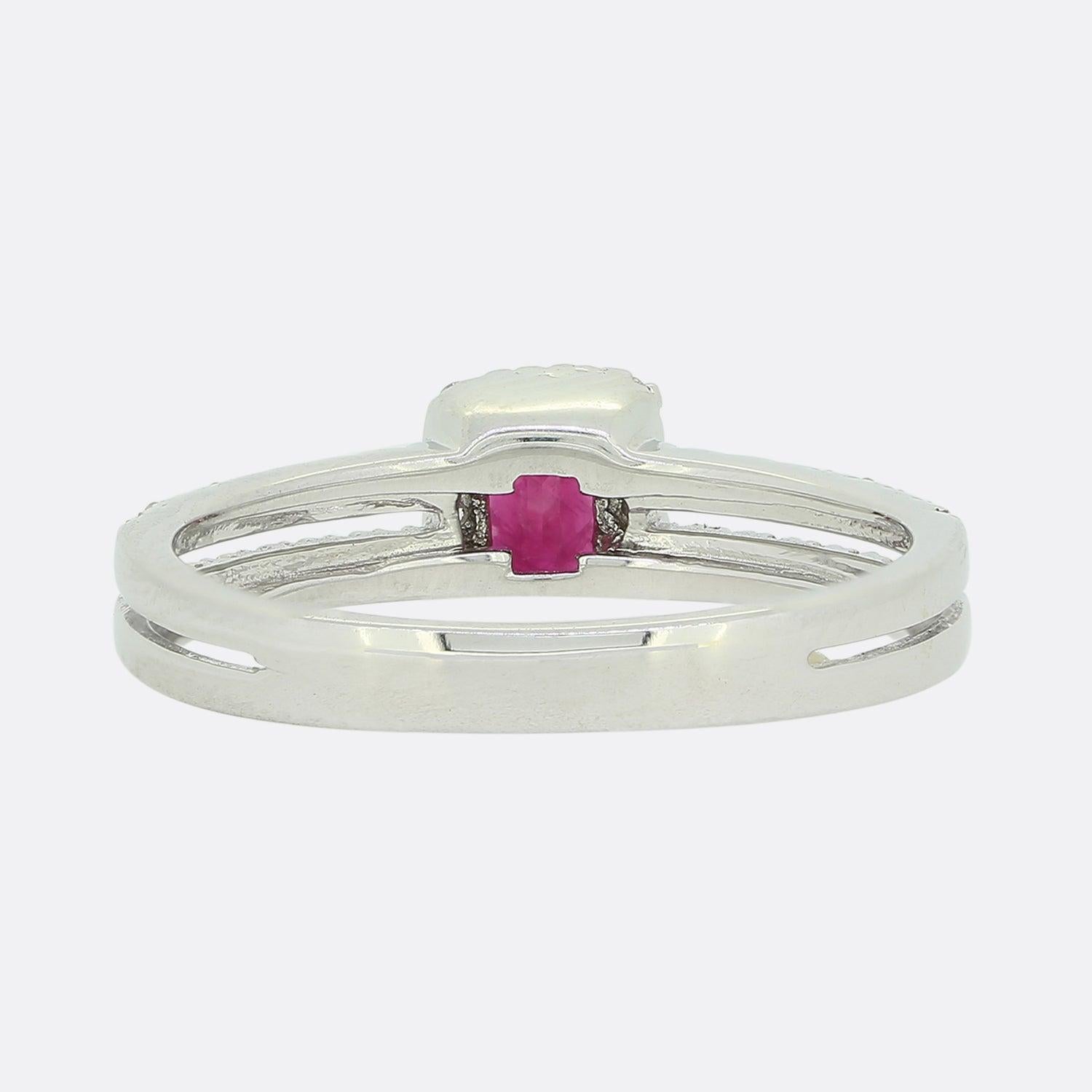 Cluster-Ring mit Rubin und Diamant im Zustand „Gut“ im Angebot in London, GB