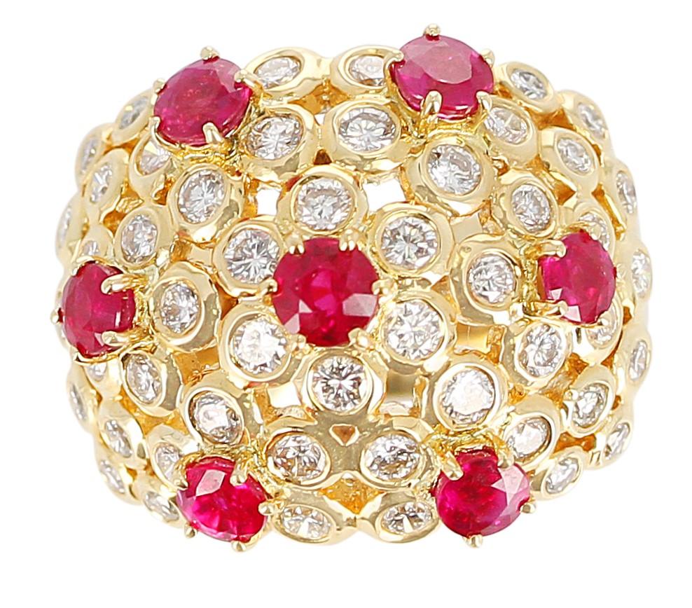 Ruby and Diamond Cocktail Cluster Ring, 18 Karat Yellow Gold In Excellent Condition For Sale In New York, NY
