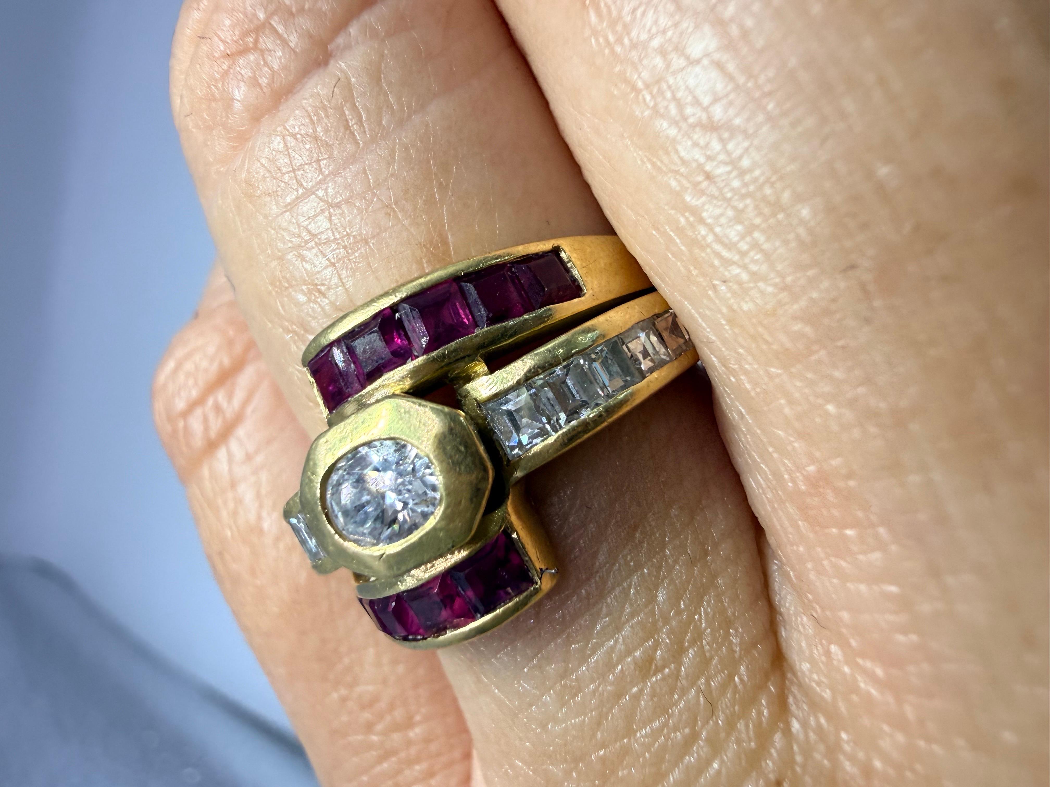 da uomo o donna Anello cocktail con rubini e diamanti in oro 18KT in vendita