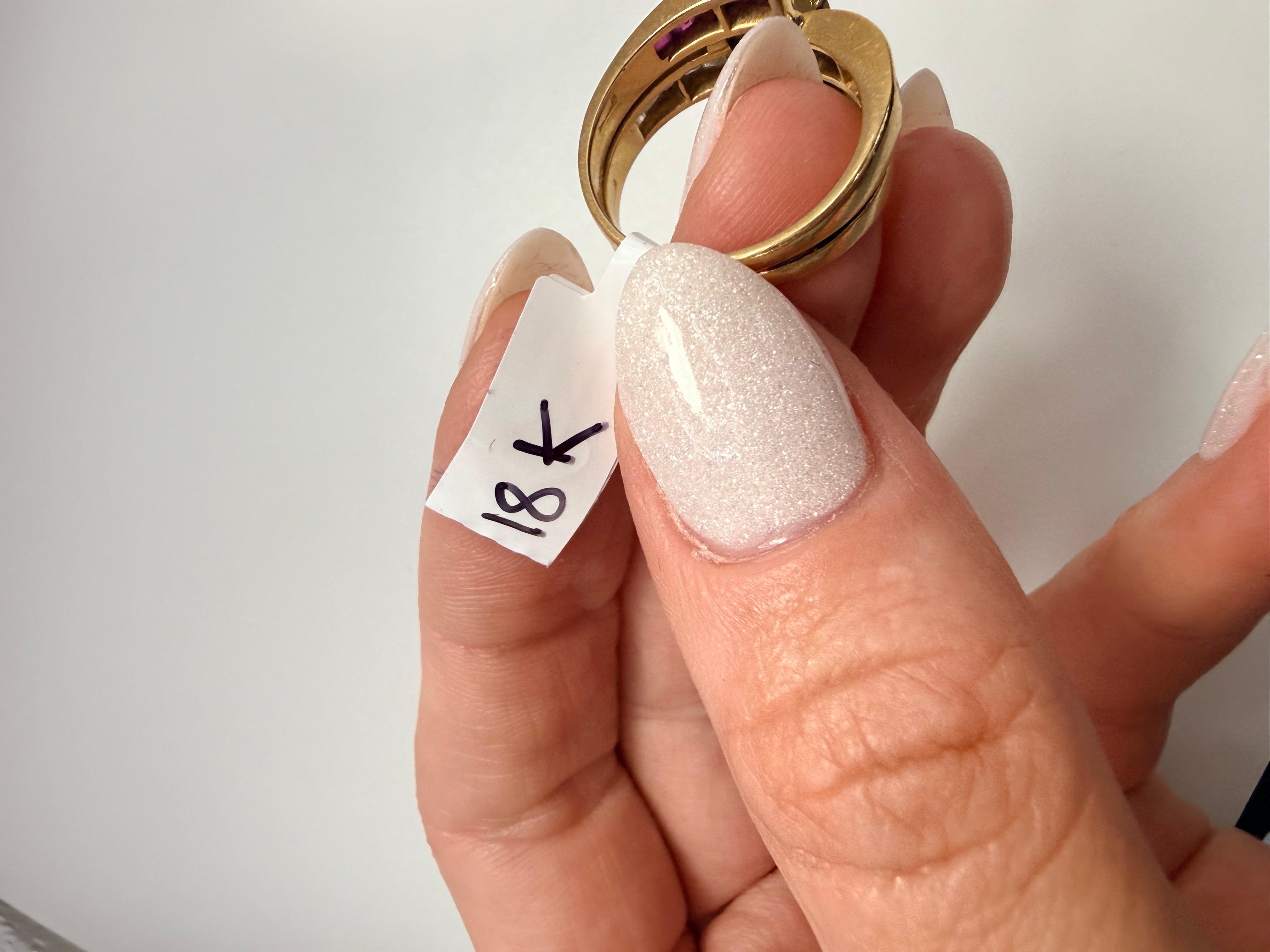 Anello cocktail con rubini e diamanti in oro 18KT in vendita 1