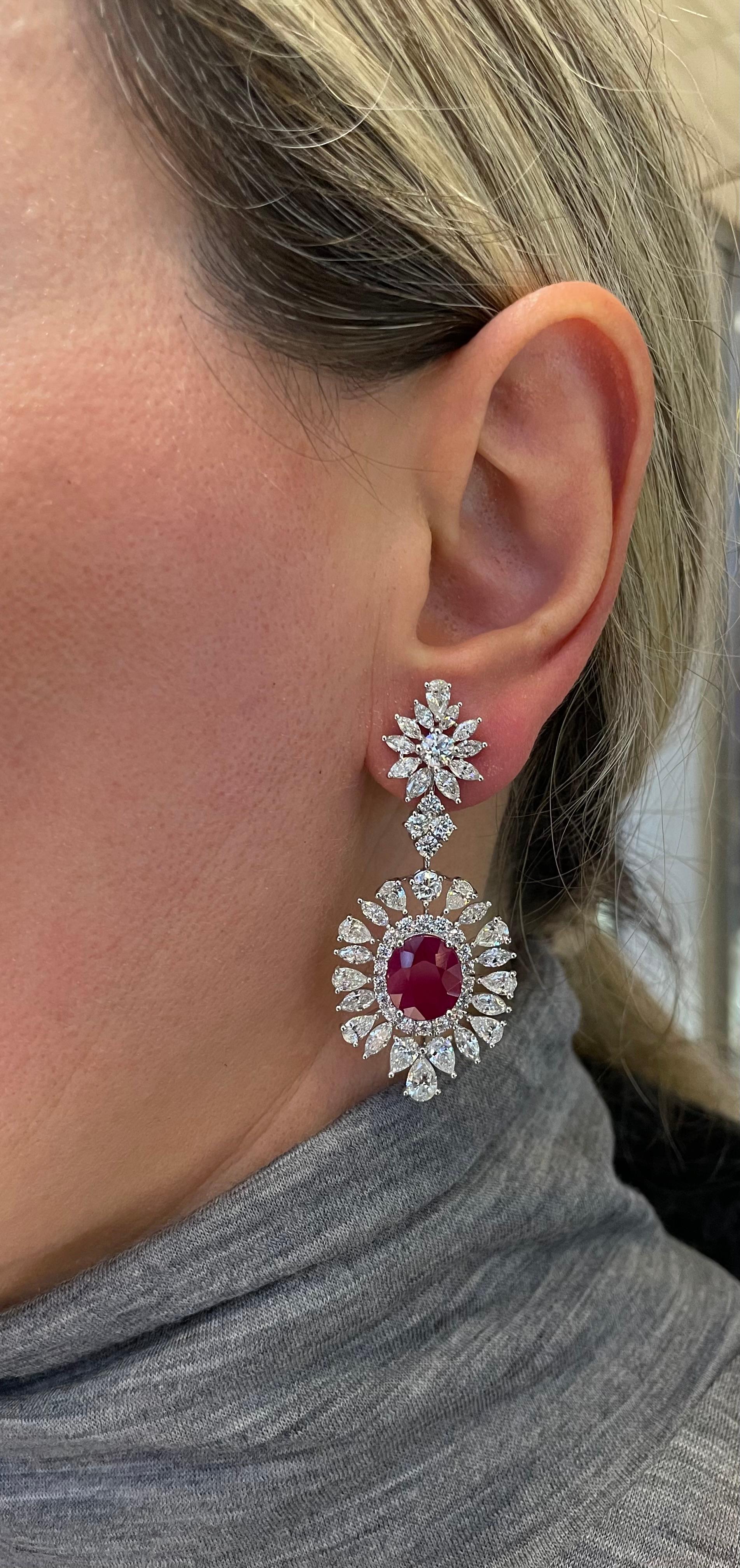 Boucles d'oreilles pendantes en rubis et diamants en vente 6