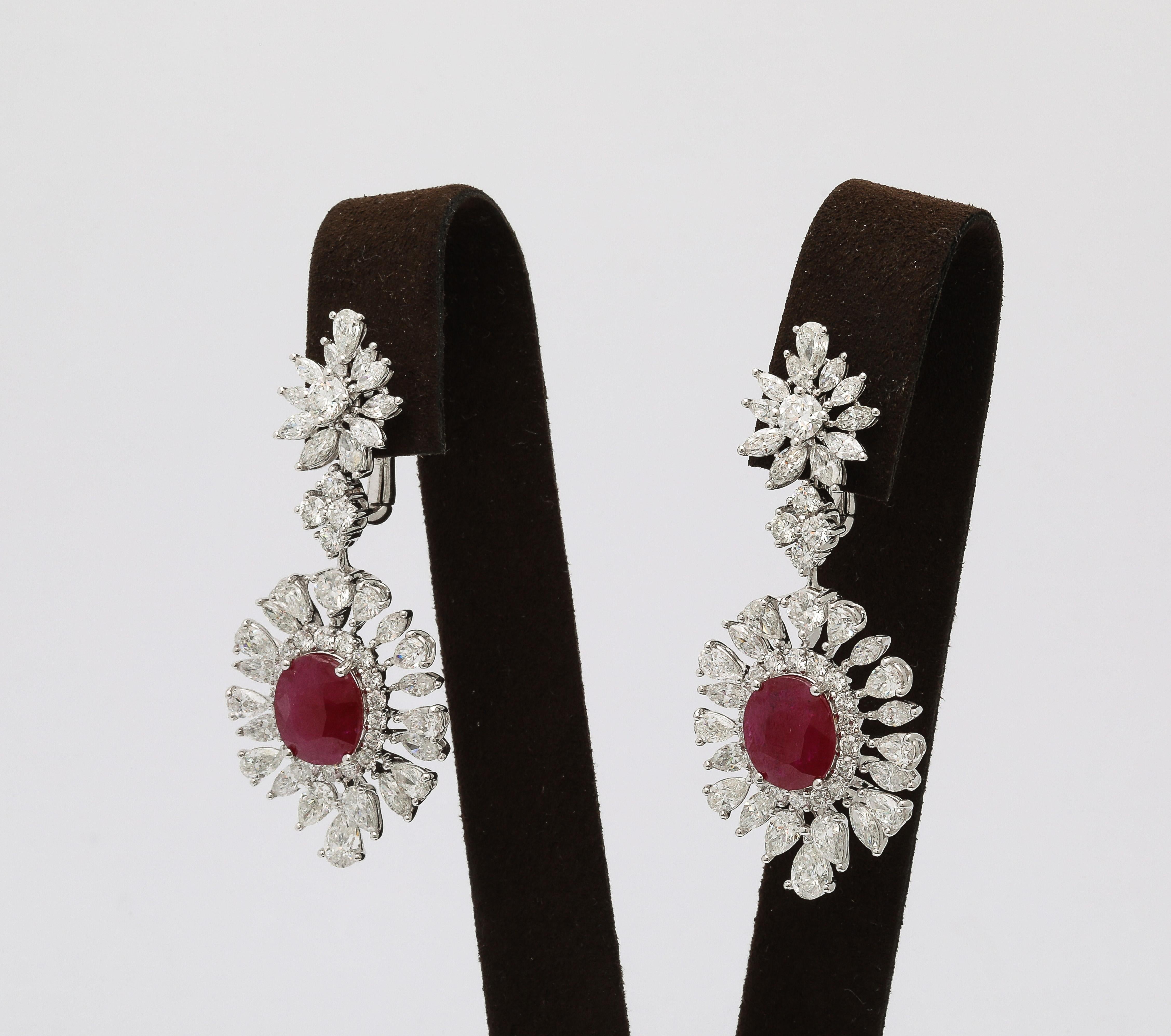 Boucles d'oreilles pendantes en rubis et diamants Unisexe en vente