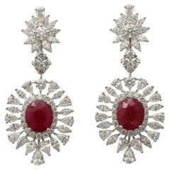 Boucles d'oreilles pendantes en rubis et diamants