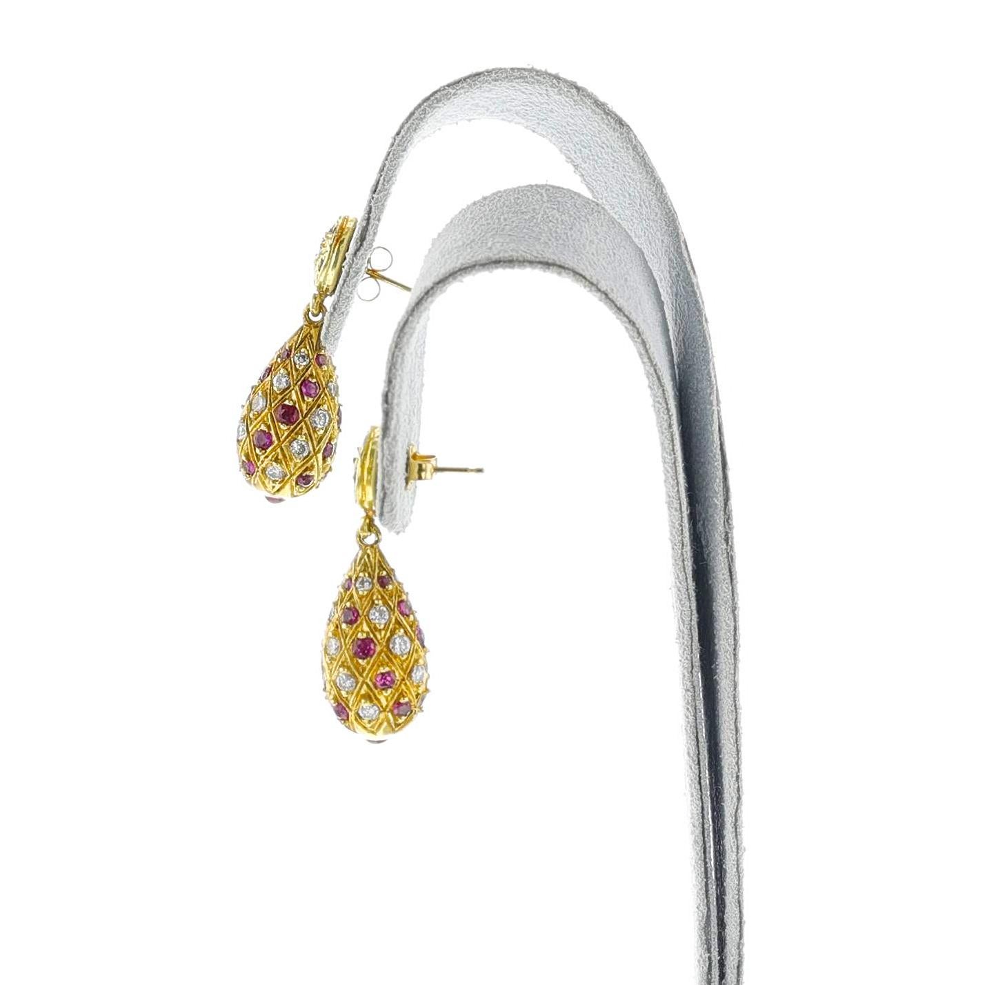 Ruby and Diamond Dangling Earrings with Gold, 18k For Sale 1