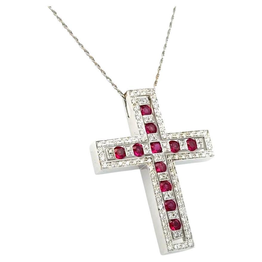 Sencillamente hermoso Conjunto de 2 piezas de oro Damiani con Rubíes rojos de 2,20 quilates y Diamantes redondos de talla brillante de 1,80 quilates. Hecho a mano en oro blanco de 18 quilates. Suspendida de una cadena de Oro Blanco, aprox. 21