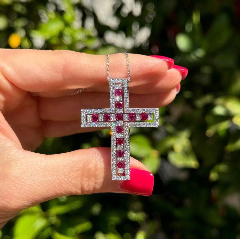 Rubí y diamante de diseño DAMIANI Collar de oro de 2 piezas con cruz insertada Modernista en venta