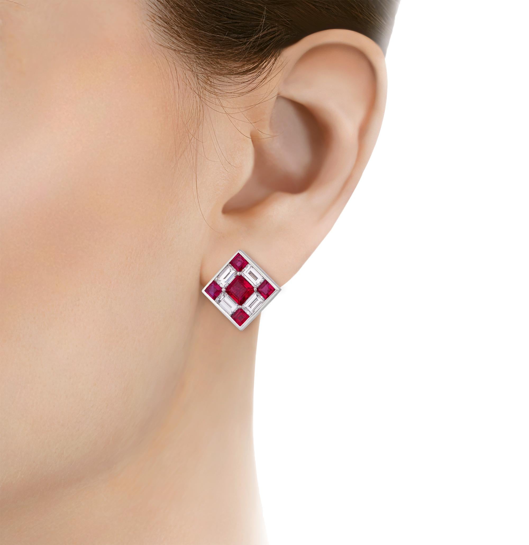 Rubin- und Diamant-Würfel-Ohrringe (Carréeschliff) im Angebot