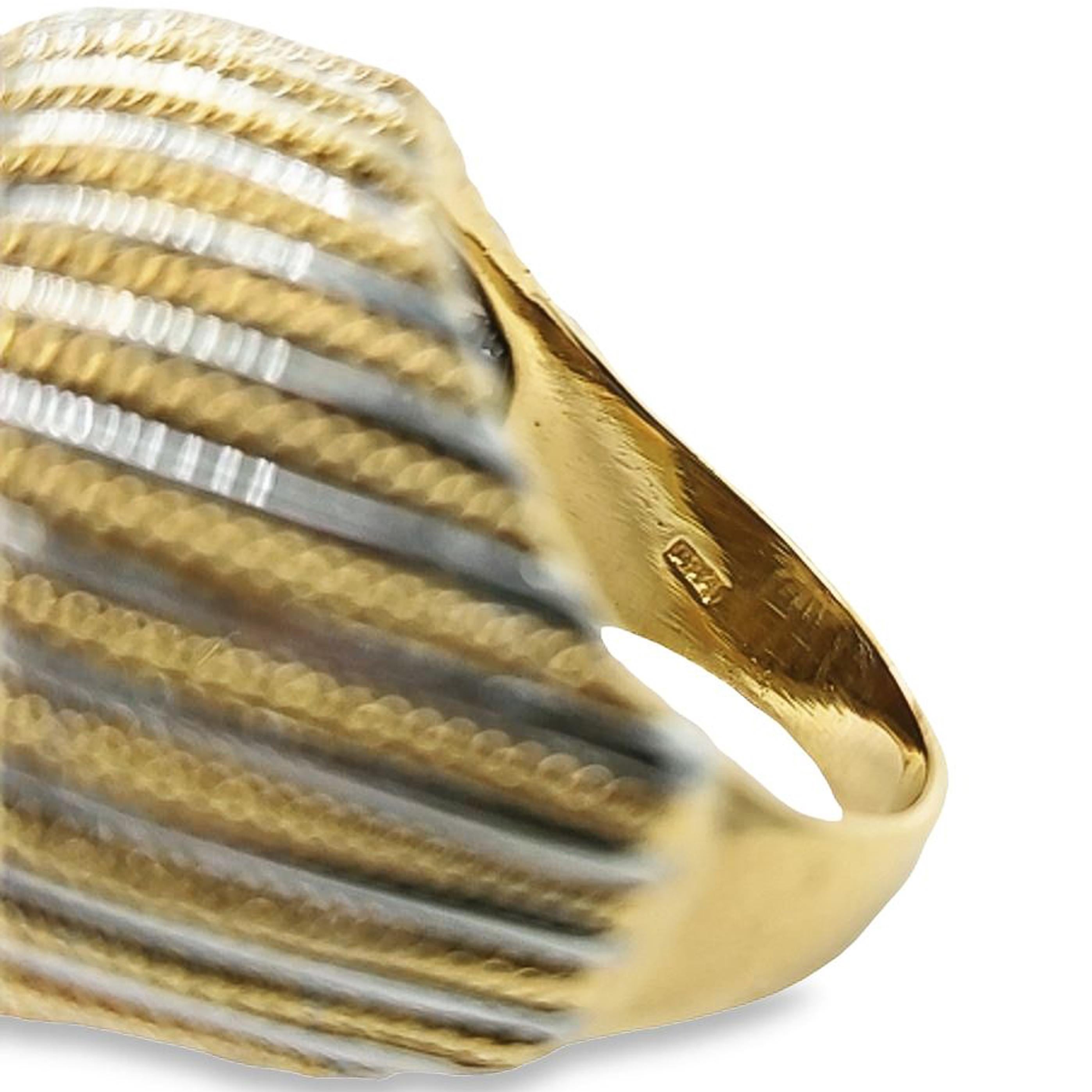Anello con cupola di rubini e diamanti in oro bicolore in vendita 1