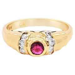 Anillo con cúpula de rubíes y diamantes