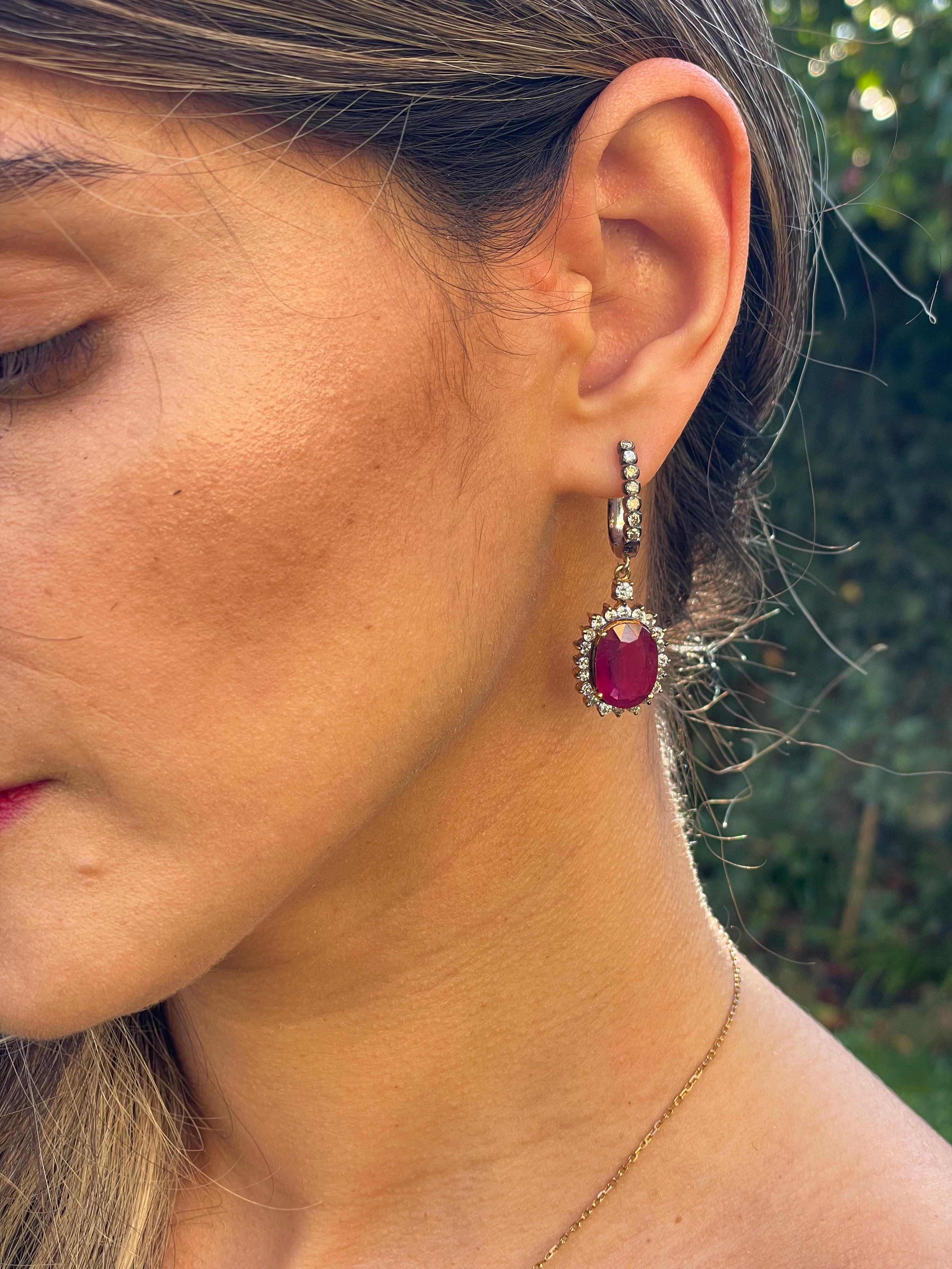 Oval Cut Ruby and Diamond Drop Dangle Earrings in vendita