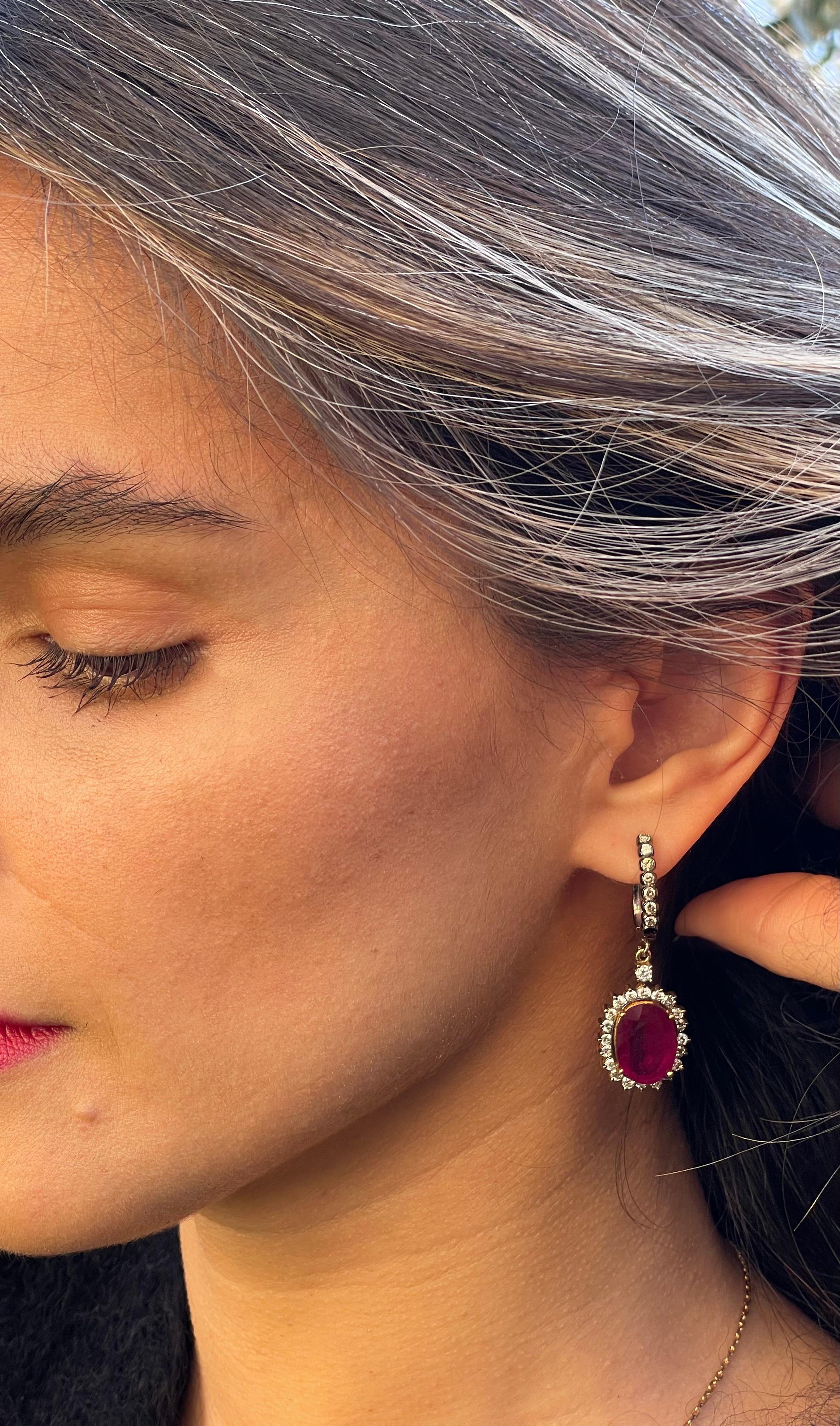 Ruby and Diamond Drop Dangle Earrings In condizioni ottime in vendita a Firenze, FI