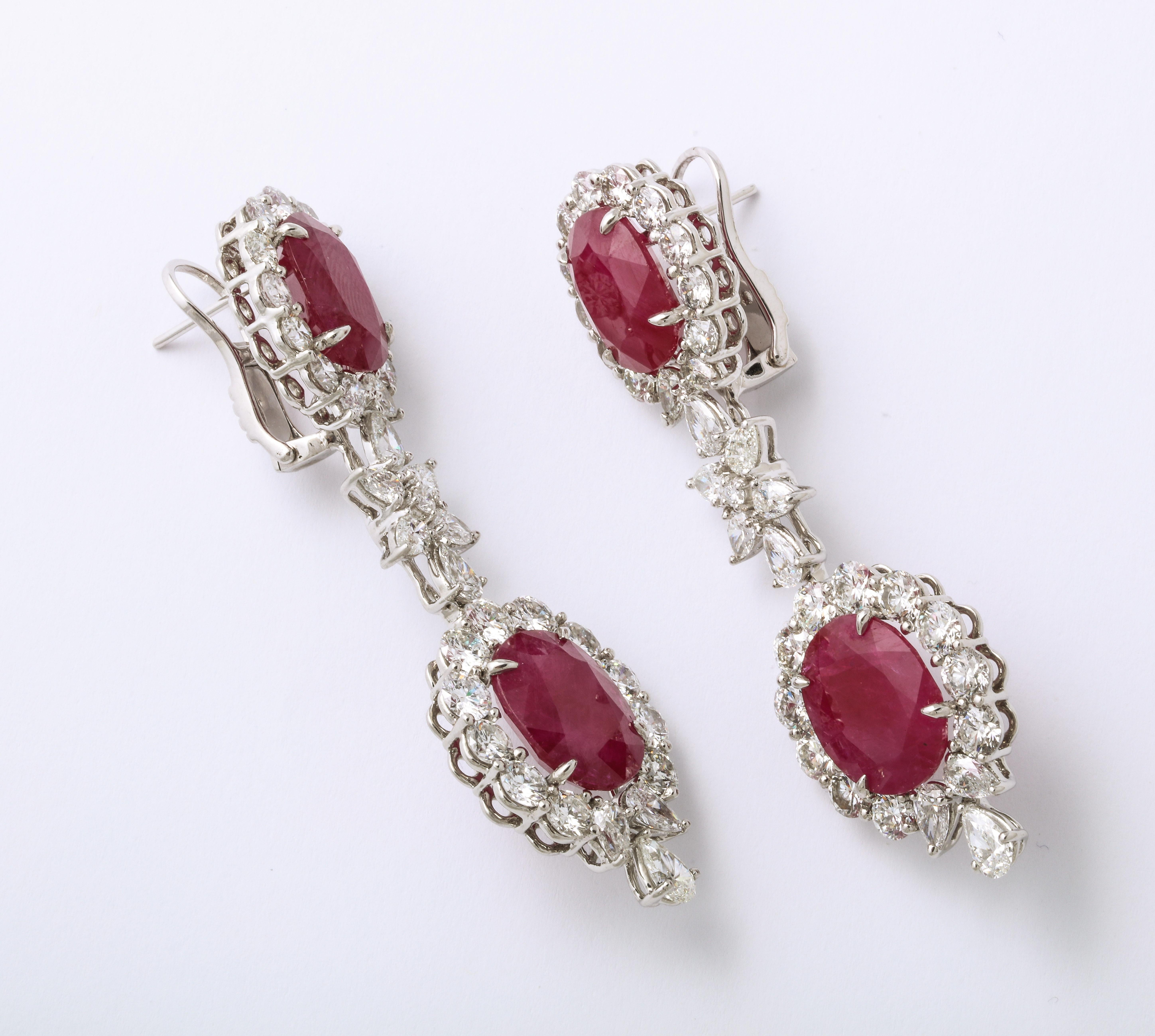 Boucles d'oreilles en goutte en rubis et diamant en vente 2