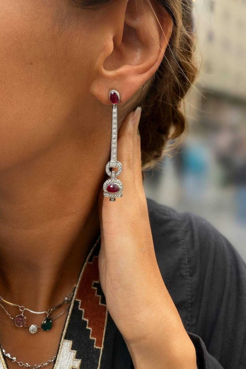 Taglio brillante Ruby and Diamond drop earrings. in vendita