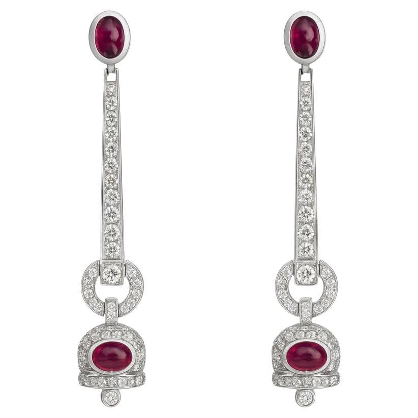 Boucles d'oreilles pendantes en rubis et diamants.