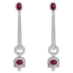 Boucles d'oreilles pendantes en rubis et diamants.