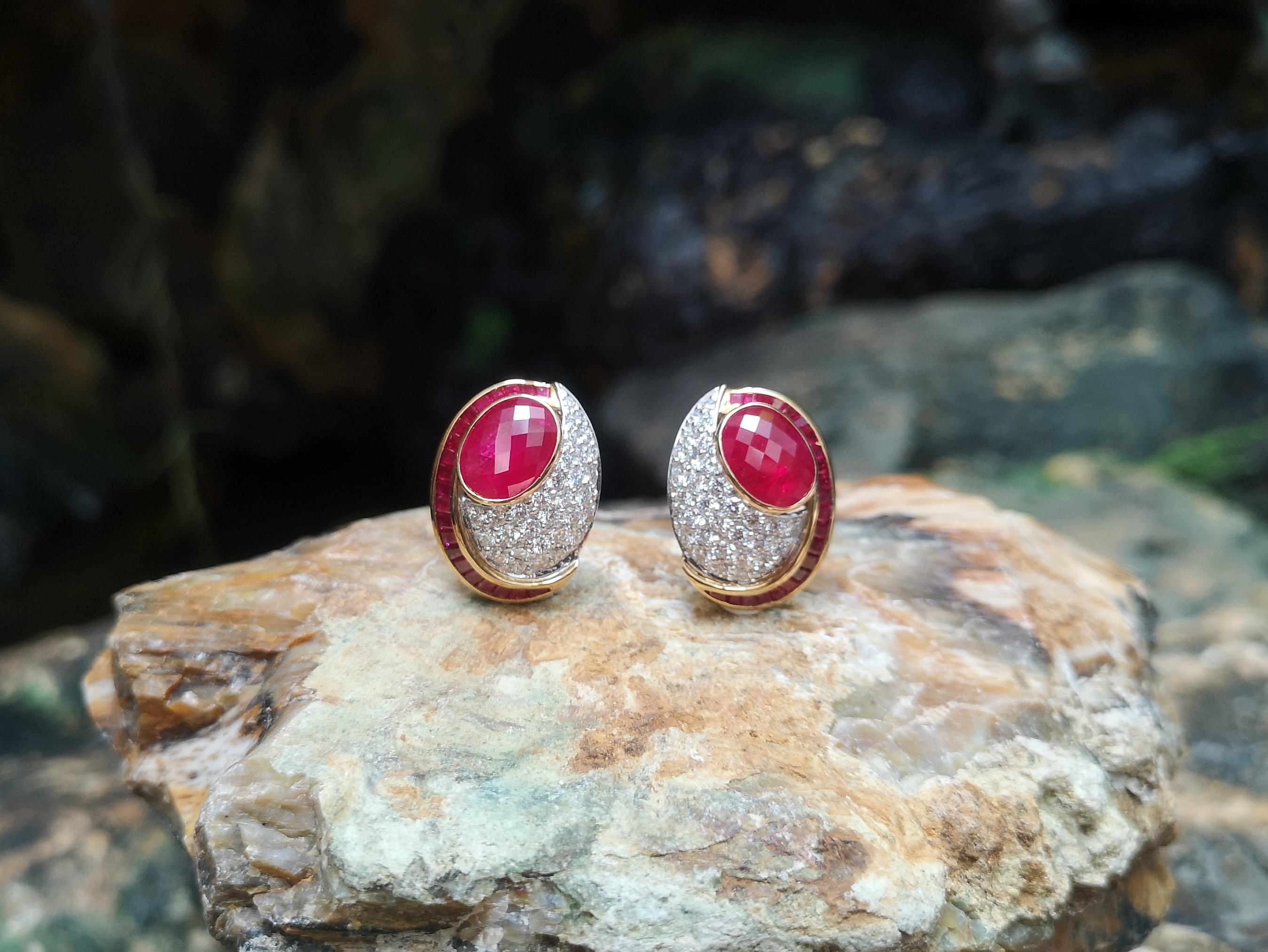 Ruby and Diamond Earrings Set in 18 Karat Gold Settings In New Condition For Sale In Bangkok, TH