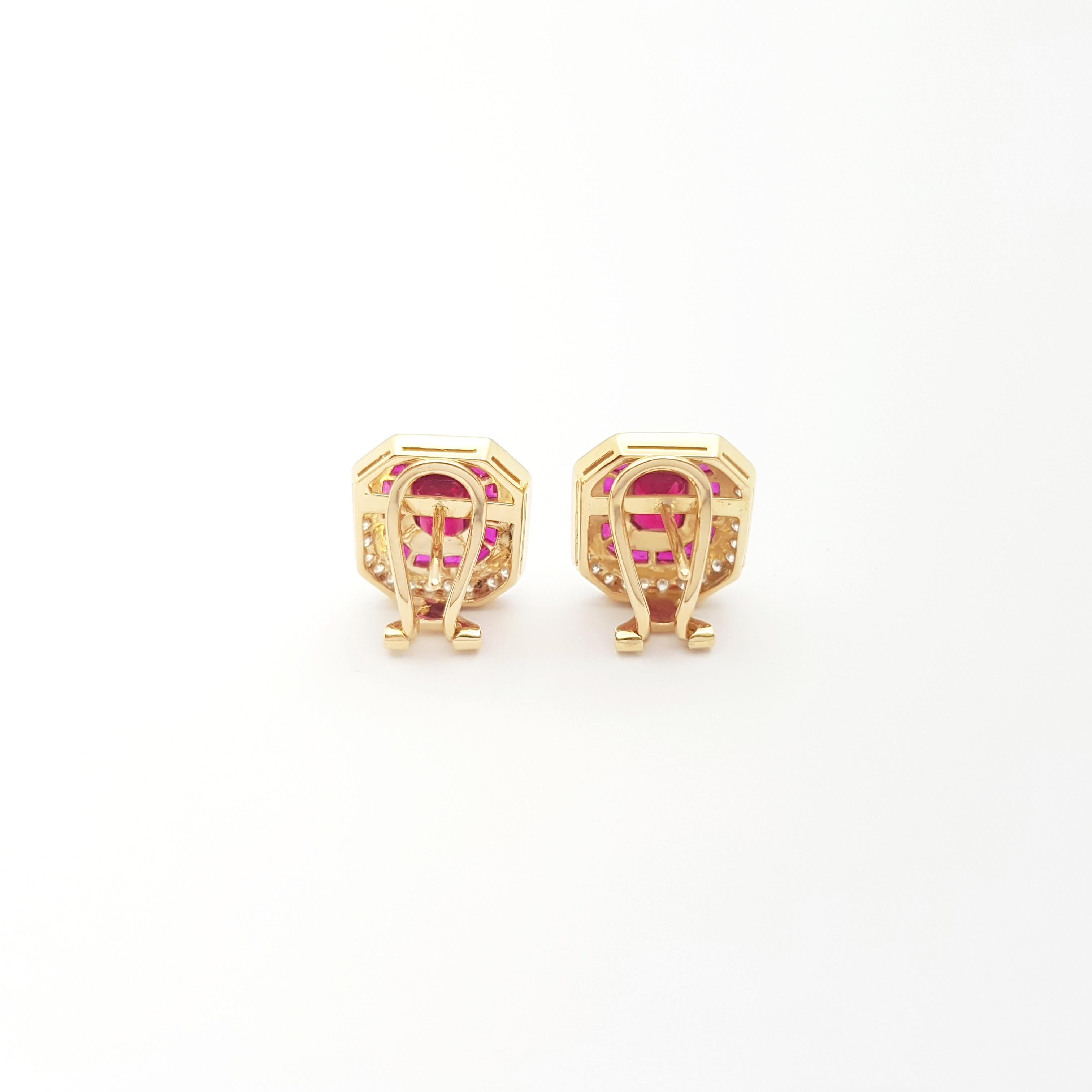 Donna Orecchini di rubini e diamanti con montatura in oro 18K in vendita