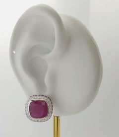 Ohrringe mit Rubin und Diamanten in 18 Karat Weißgold gefasst