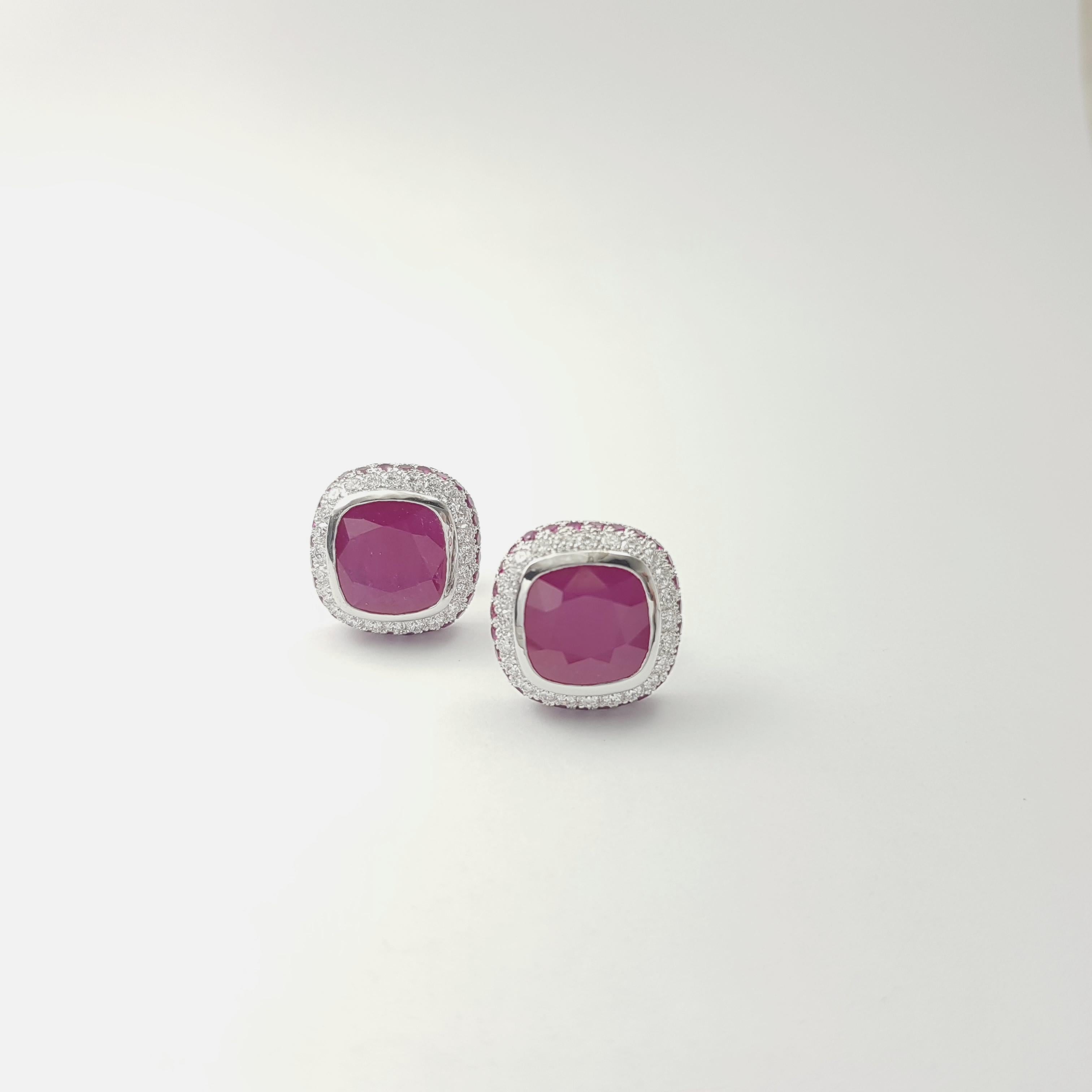 Taglio cuscino Orecchini con rubini e diamanti incastonati in oro bianco 18K in vendita