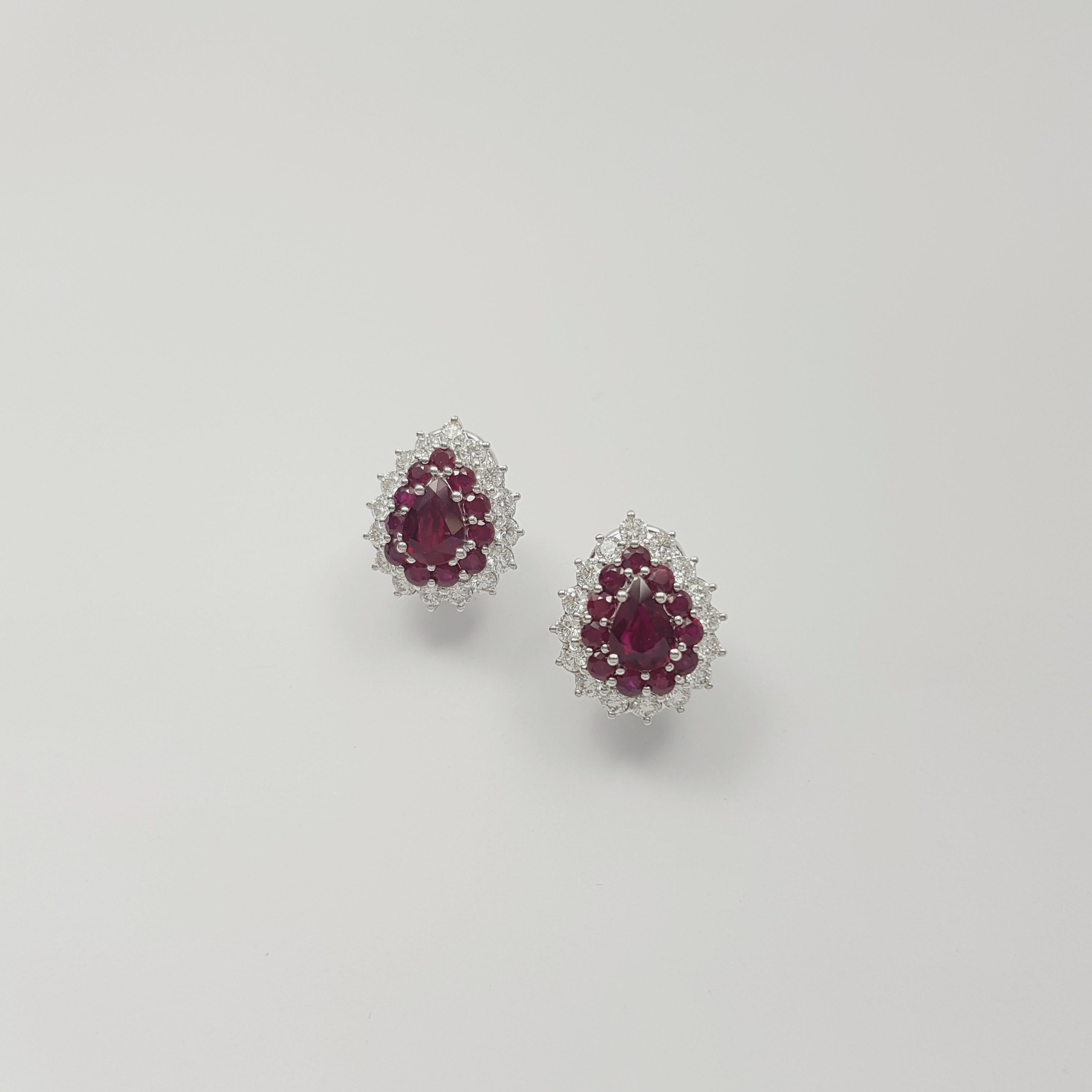 Taglio a goccia Ruby and Diamond Earrings set in 18K White Gold Settings in vendita