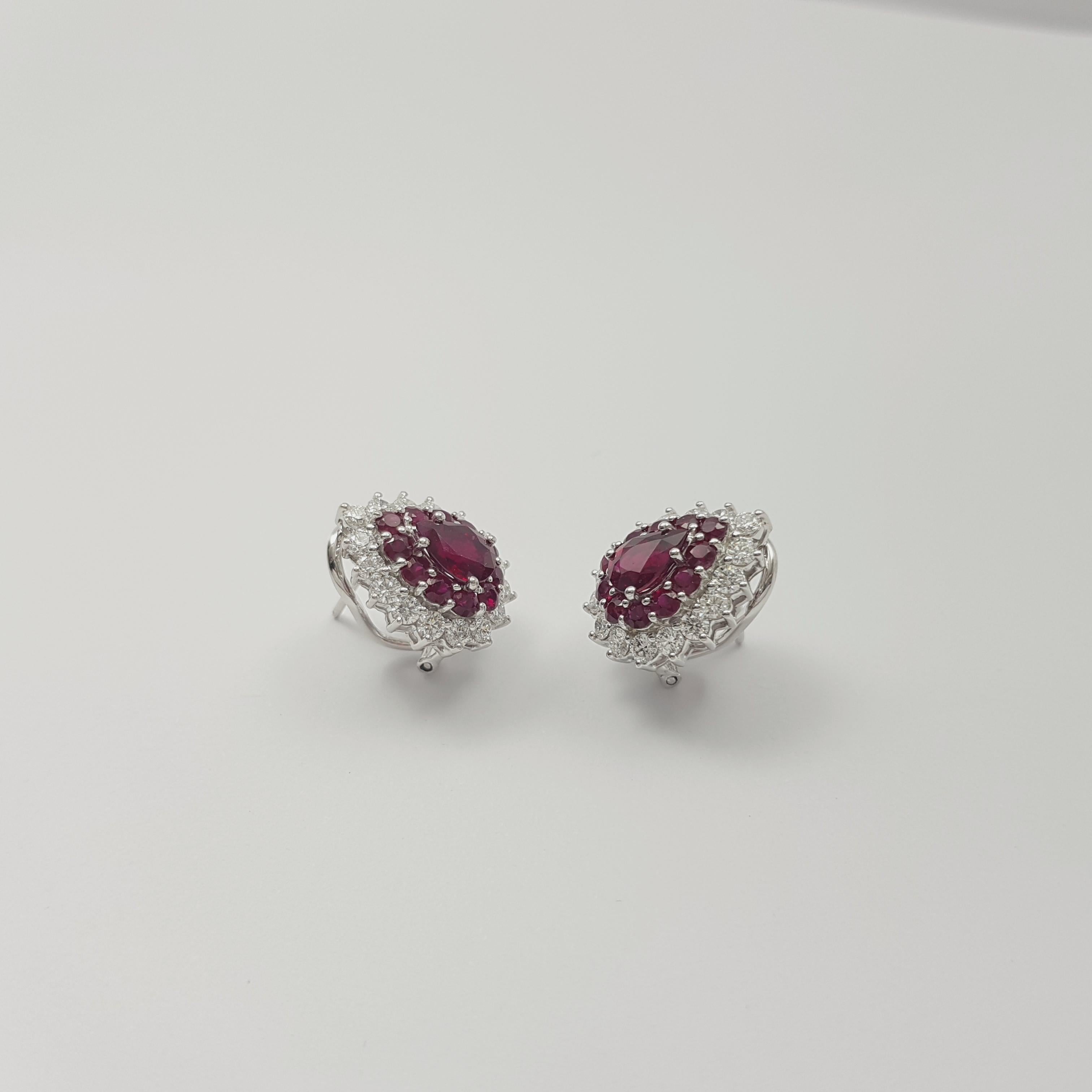 Ruby and Diamond Earrings set in 18K White Gold Settings In condizioni Nuovo in vendita a Bangkok, TH