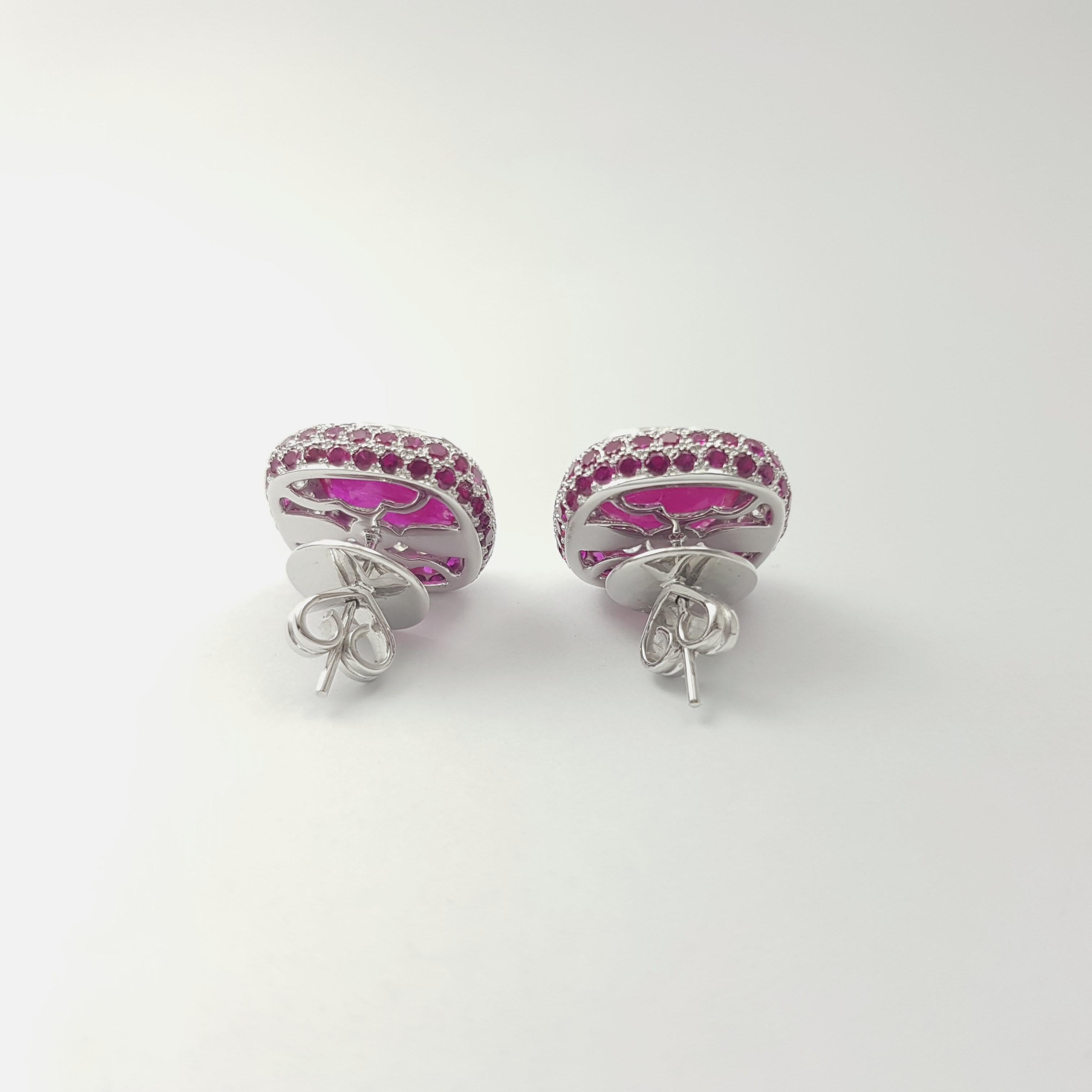 Donna Orecchini con rubini e diamanti incastonati in oro bianco 18K in vendita