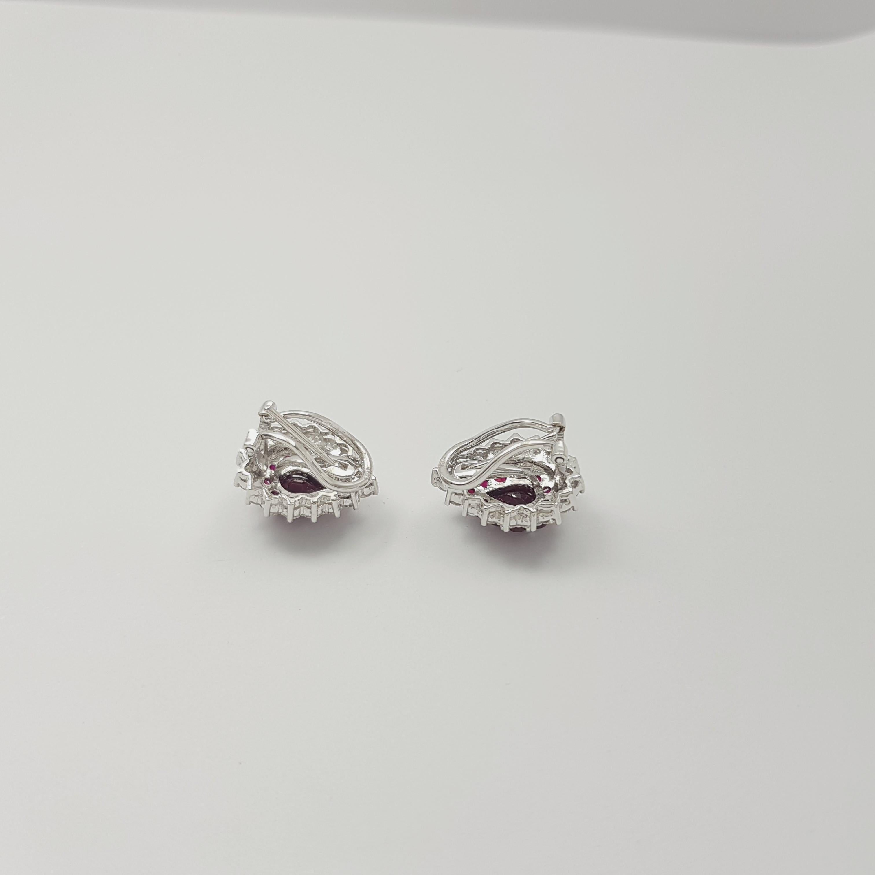 Ruby and Diamond Earrings set in 18K White Gold Settings in vendita 2