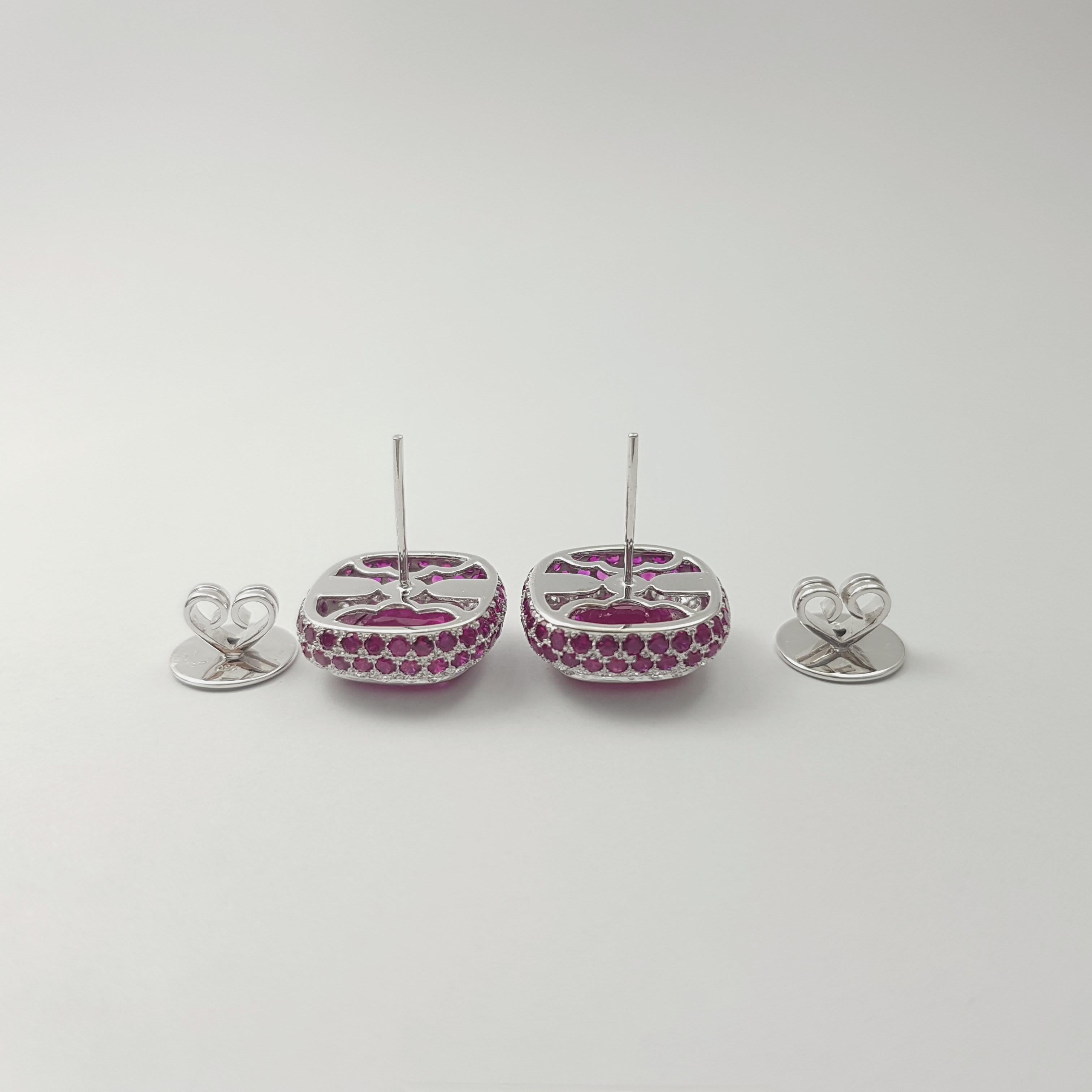 Orecchini con rubini e diamanti incastonati in oro bianco 18K in vendita 3