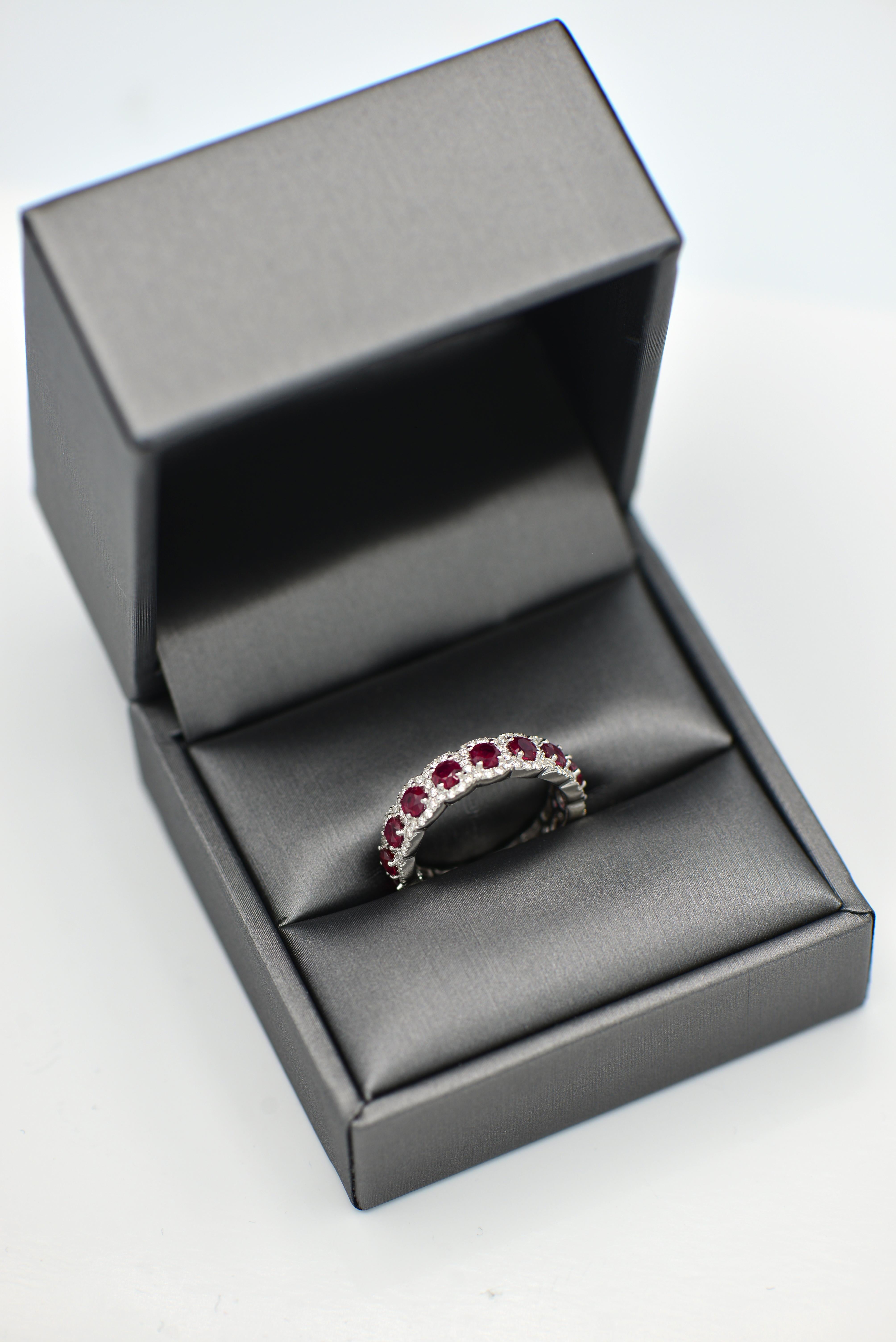Contemporain Bracelet éternel en rubis et diamant en vente