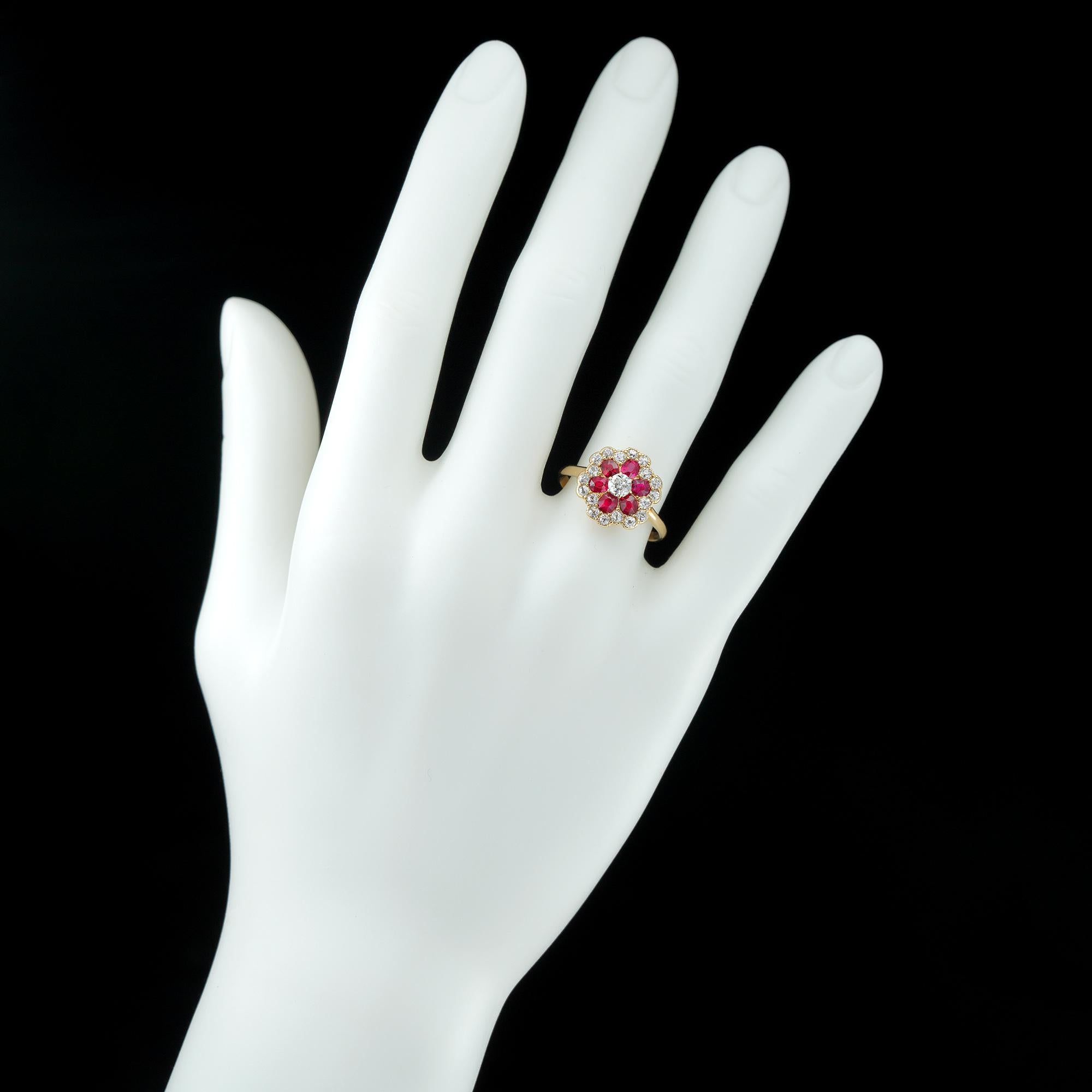 Ruby and Diamond Floral Cluster Ring In Good Condition For Sale In London, GB