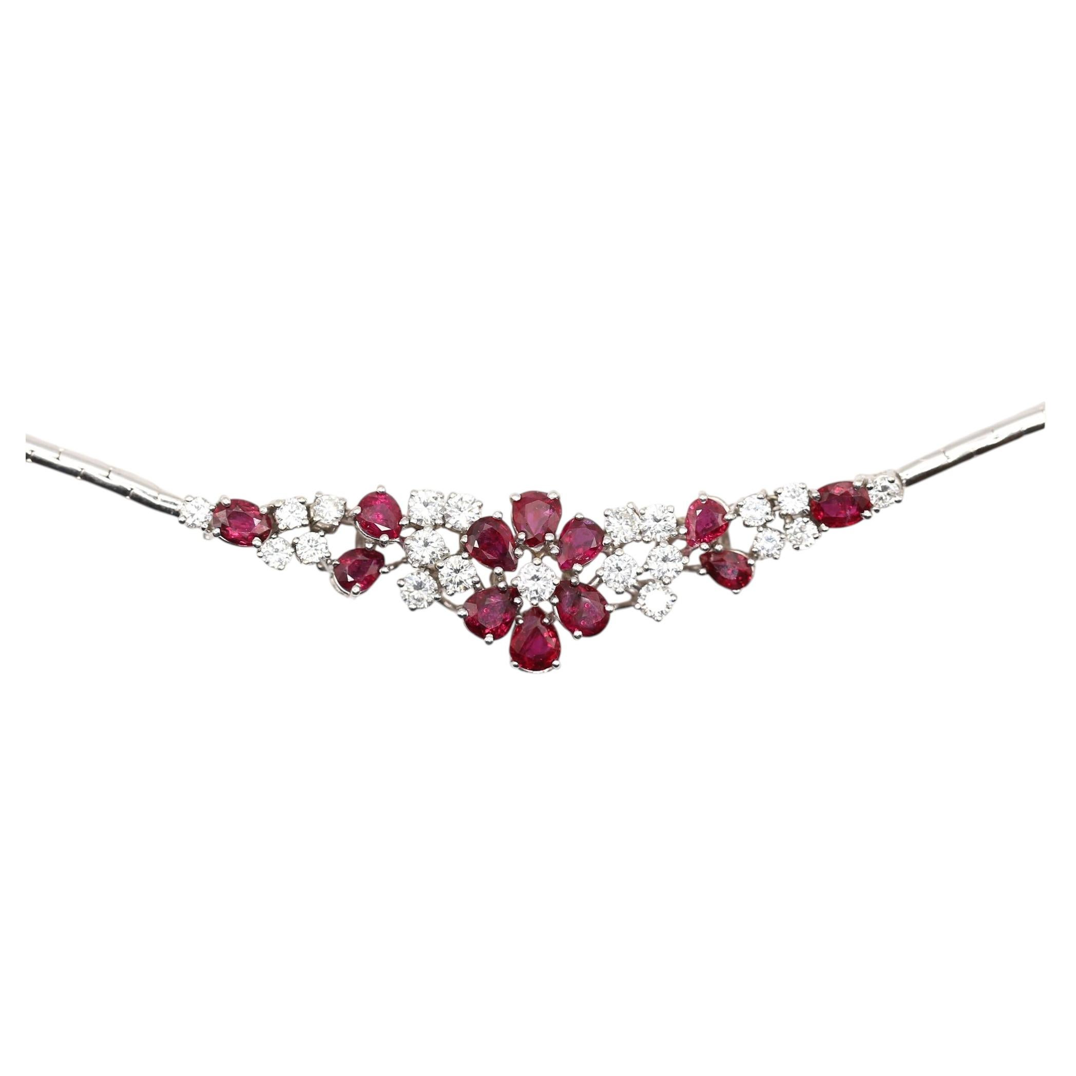 Collana floreale con rubini e diamanti in oro bianco 18 carati, anni '70
